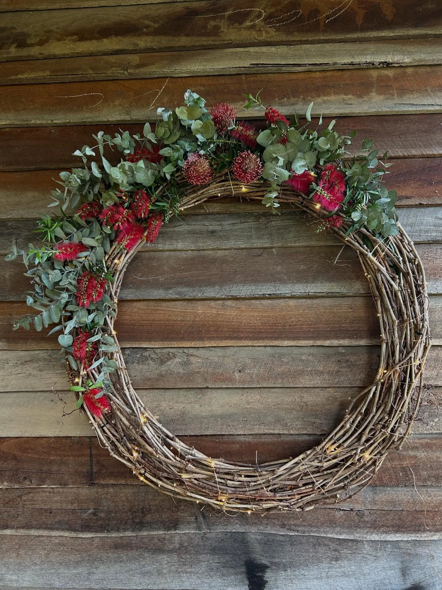 There will be lots more wreath making this week ☺️
.
.
.
#bytheoakbotanicalstylist #christmaswreaths #wreaths #wreath 
#murrayfarmstayindwellingup #countrystyle #countrystylemagazineaustralia #countrywedding #countrystyle #australiancountrywedding #v