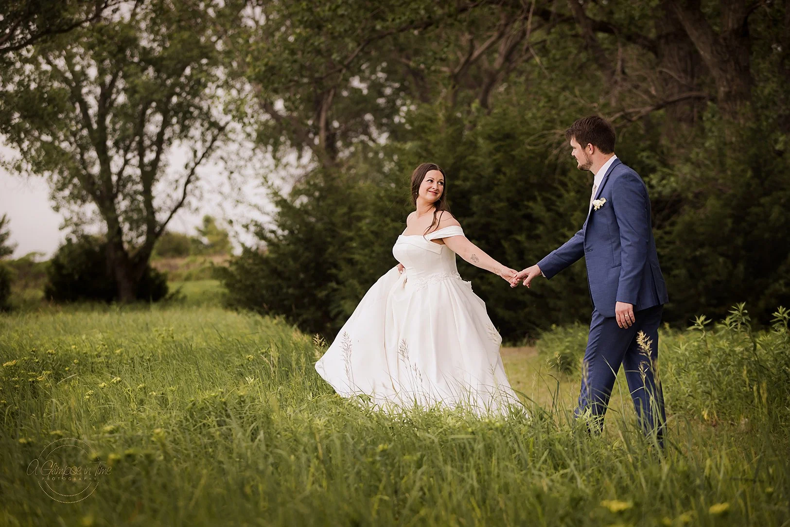 wedding, groom, bride, green, spring, outdoor, field, dress, tux