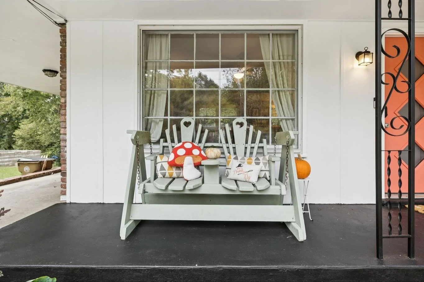 🔥PRICE IMPROVEMENT! 🔥

🥖 Want to be baking goodies in this beautiful kitchen by the holidays?

Stop by and see it in person at my Open House on Saturday, Nov 1st from 2:00pm - 4:30pm! 

📍3140 Boulder Park Drive, Nashville
🛏️ 3 bedrooms
🛁 1 bath