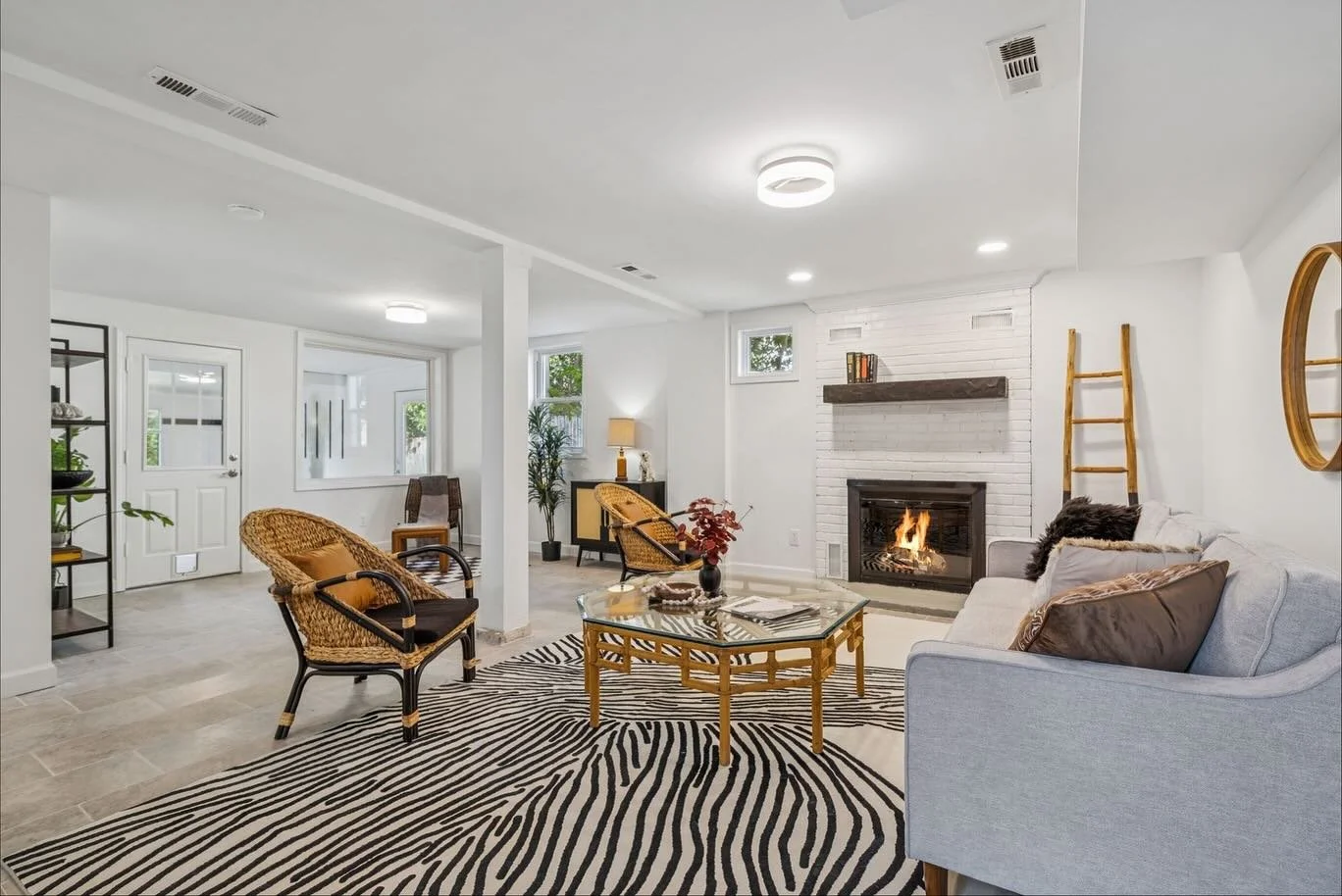 ☔️ Rainy Days are for Open Houses! 

Join me today from 1:30pm-4:00pm 

📍2409 Carter Avenue, Nashville 

Details:
🛌 4 bedrooms with great flex options for a home office or yoga space
🛁 2 bathrooms
📐 2422 sq feet
🌻 .28 private, fenced yard 
🛠️ N