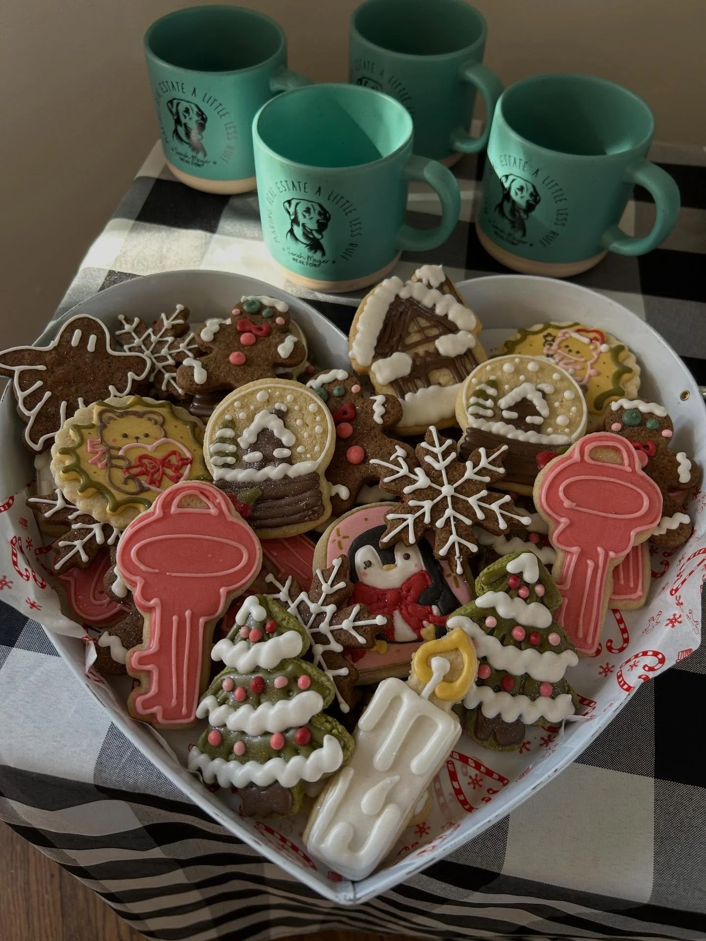 🎄 When you take holiday Open House hosting to the next level with these sweet treats by the one and only @shygirlbakingco! 

Come join me TODAY from 1-4pm to sample all the goodies, grab a coffee, and tour this historic home right in the heart of Sp