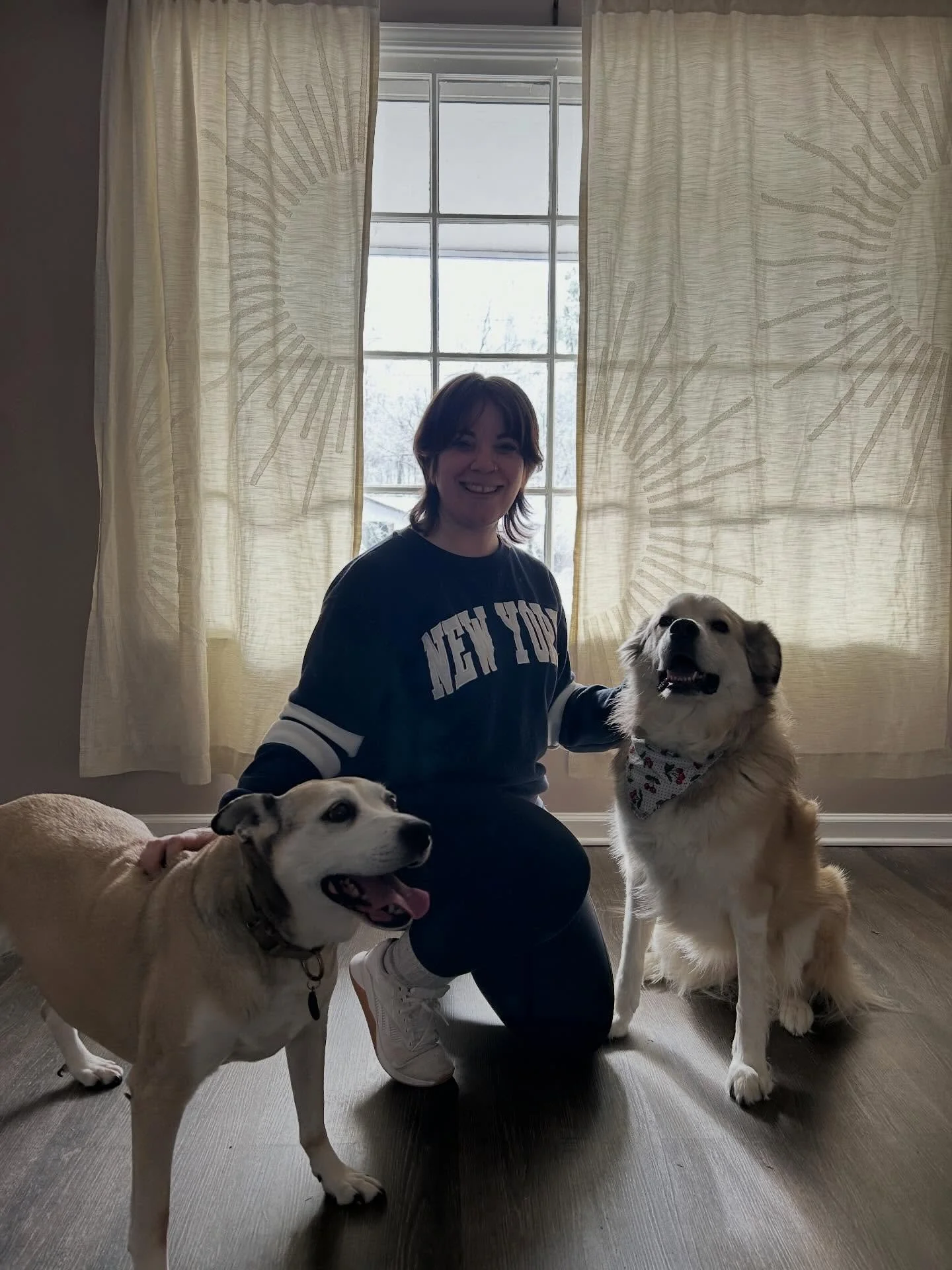 🏡 Closing Days are The Best Days! 

Although this one looked different, thanks Snowmaggeden 2026 🧊

When my friend and fellow @muttzrealty agent came to me to sell her home, I was beyond honored!  We got right to work, giving the exterior a new coa