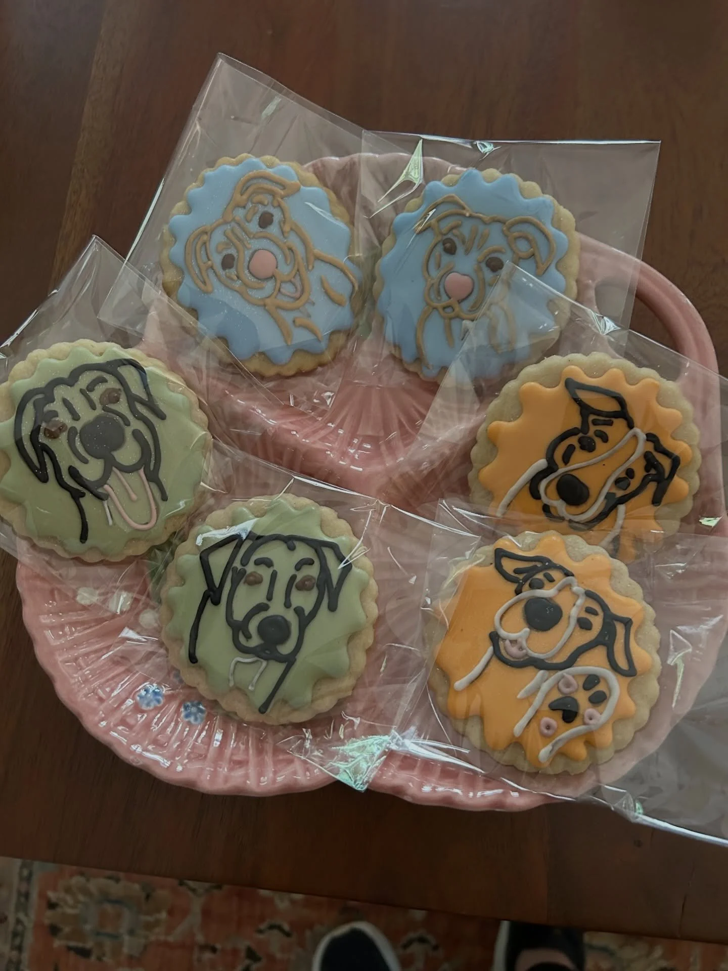 Dogs + Cookies&hellip; what could be better? 🐶🍪

I&rsquo;m so excited to be sponsoring Bloom in Robco, a spring market full of amazing vendors, good food, and even better company&mdash;and I&rsquo;d love to see you there!

These adorable adoptable 