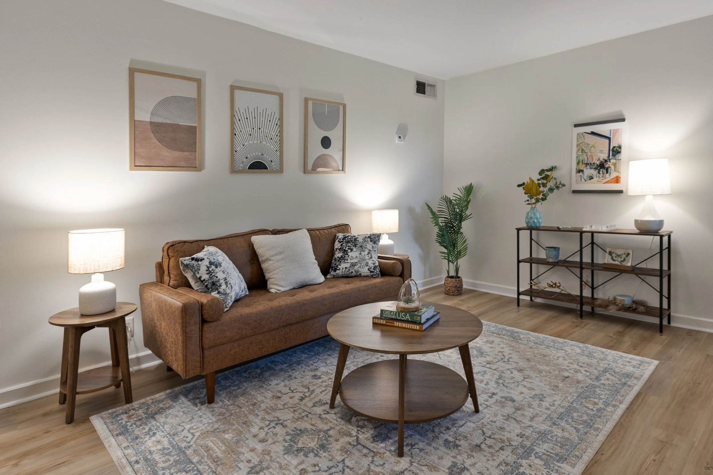 Long weekend plans: ☀️ brunch, live music, maybe&hellip; buy a house? 🏡

I&rsquo;ll be in Bellevue this Sunday 9/6 from 1&ndash;3:30, opening the doors to this cute and peaceful end-unit townhome &mdash; come say hi and take a look around!

✨ 3 bedr