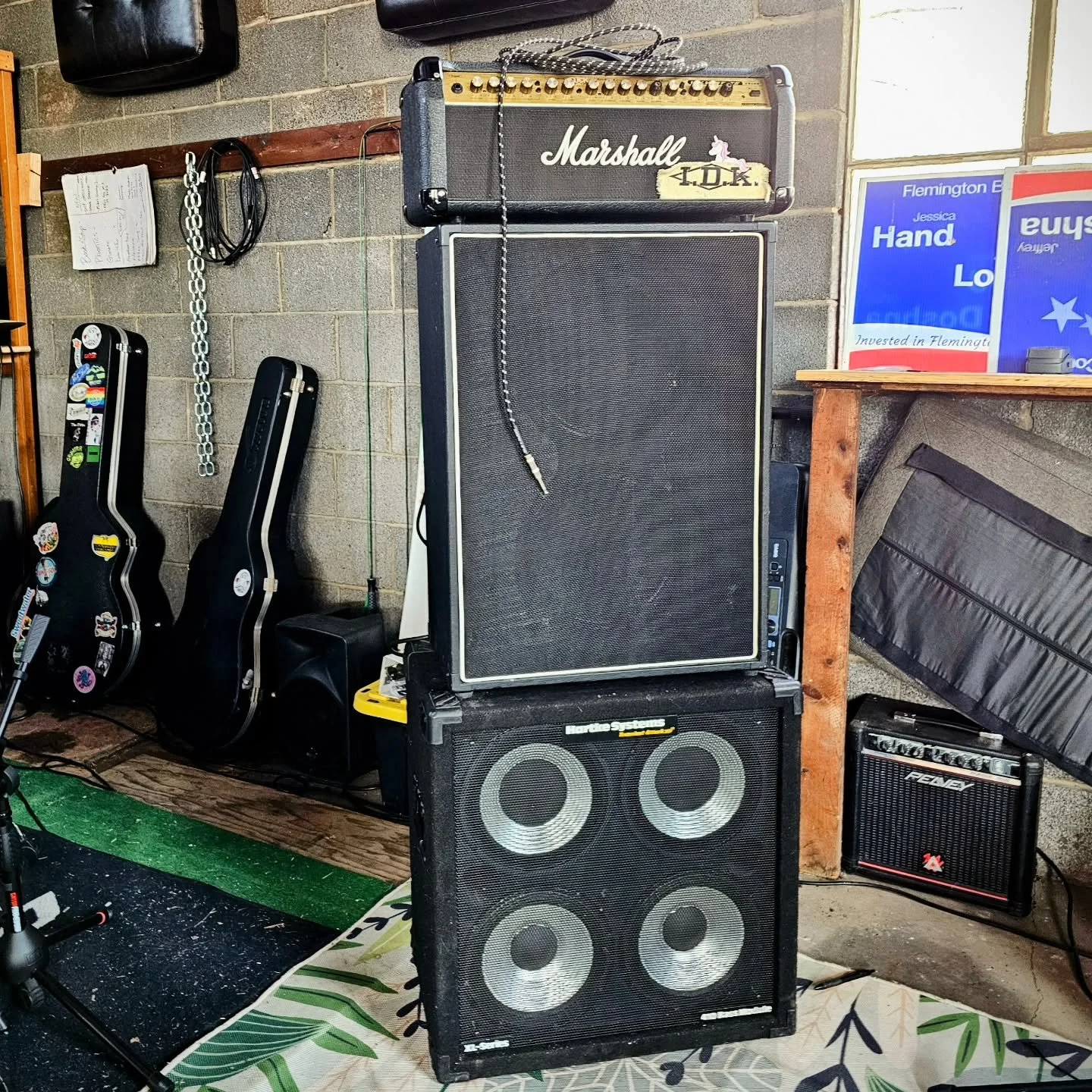 This setup fucking rips!🤘! Worth freezing my fingers nearly numb for the 10 minutes of playing it.

#njmusician