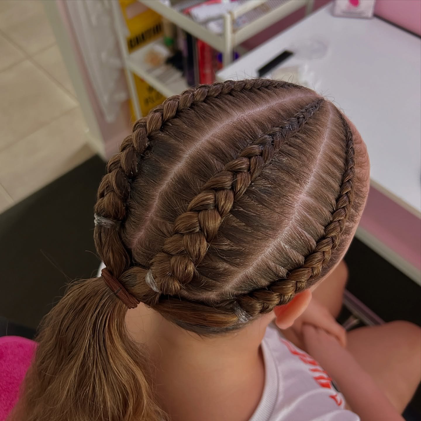Dance comp hair for Miss Chloe 🫶
🦋 Four Dutch Into Pony
☁️ Gregory Hills, NSW
For more information visit www.madsbeautybar.com
#dutchbraid #dutchbaids #sydneybraids #sydneydutchbraids #braid #braidideas #braidgang #braidstyle #kidsbraids #ravebr