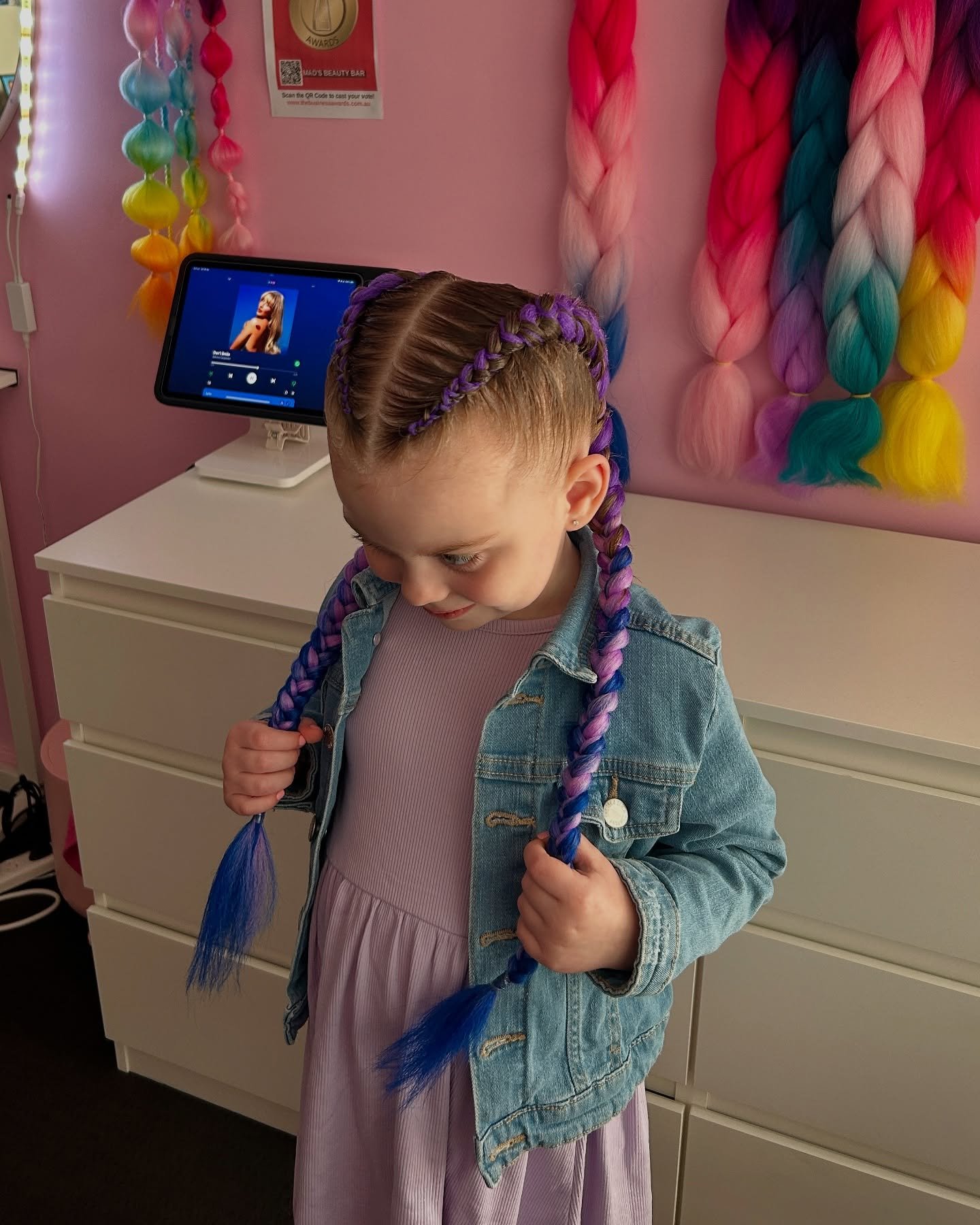Purple to match!! 💜
🦋 Double Coloured Dutch Braids
☁️ Gregory Hills, NSW
For more information visit www.madsbeautybar.com
#dutchbraid #dutchbaids #sydneybraids #sydneydutchbraids #braid #braidideas #braidgang #braidstyle #kidsbraids #ravebraids