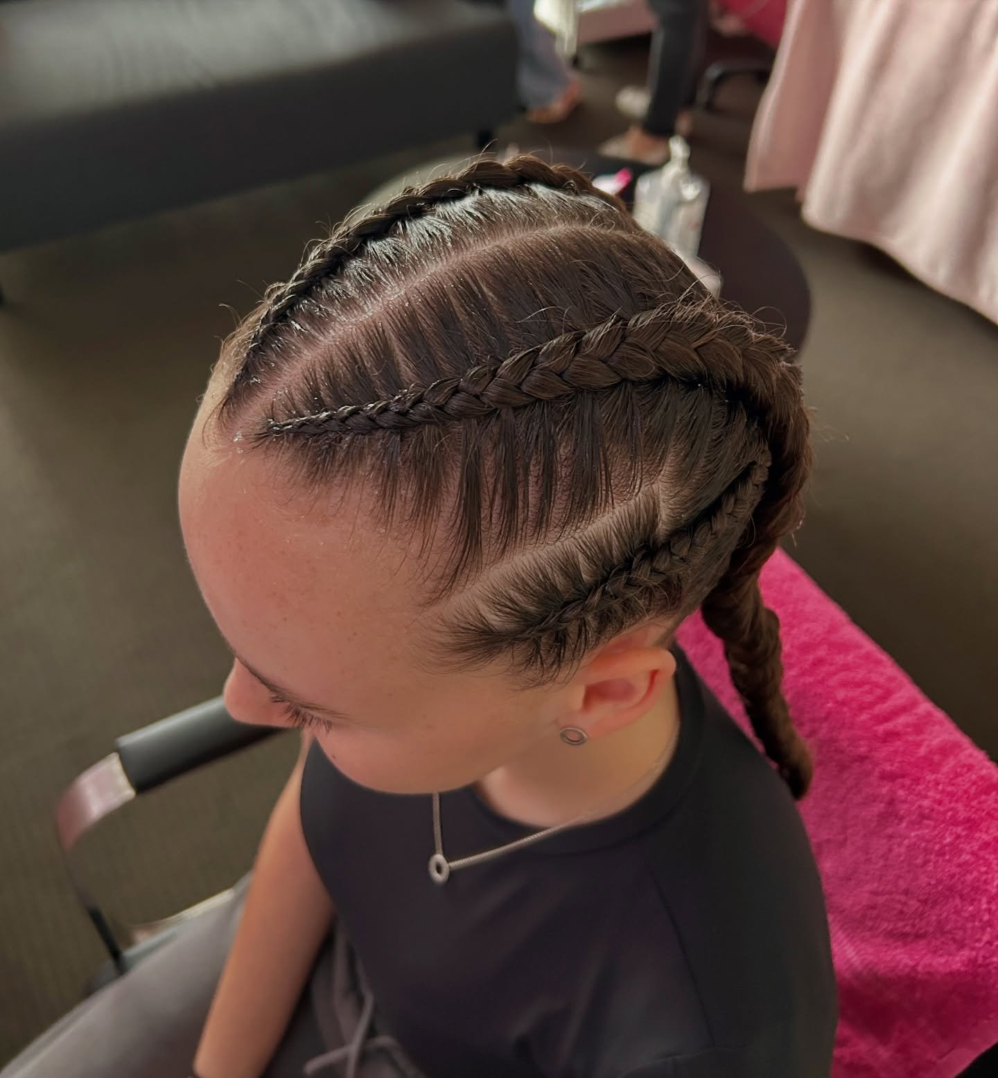 Natural styles for the school term are my fav 🫶
🦋 Mini Braids Into Double Dutch
☁️ Gregory Hills, NSW
For more information visit www.madsbeautybar.com
#dutchbraid #dutchbaids #sydneybraids #sydneydutchbraids #braid #braidideas #braidgang #braids