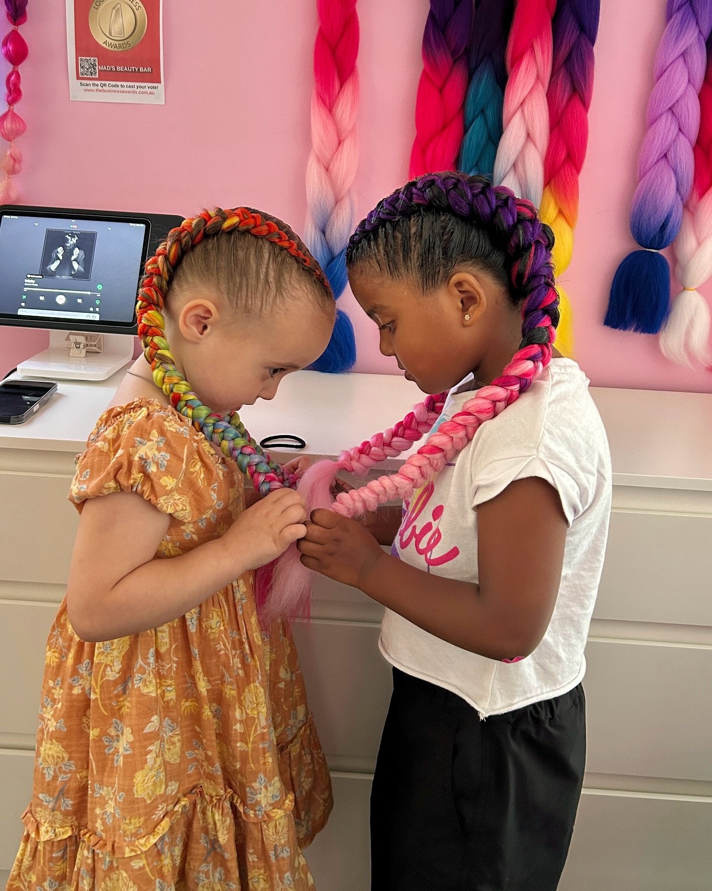 ✨💗🎀🫶
🦋 Double Coloured Dutch Braids For Two
☁️ Gregory Hills, NSW
For more information visit www.madsbeautybar.com
#dutchbraid #dutchbaids #sydneybraids #sydneydutchbraids #braid #braidideas #braidgang #braidstyle #kidsbraids #ravebraids #holi