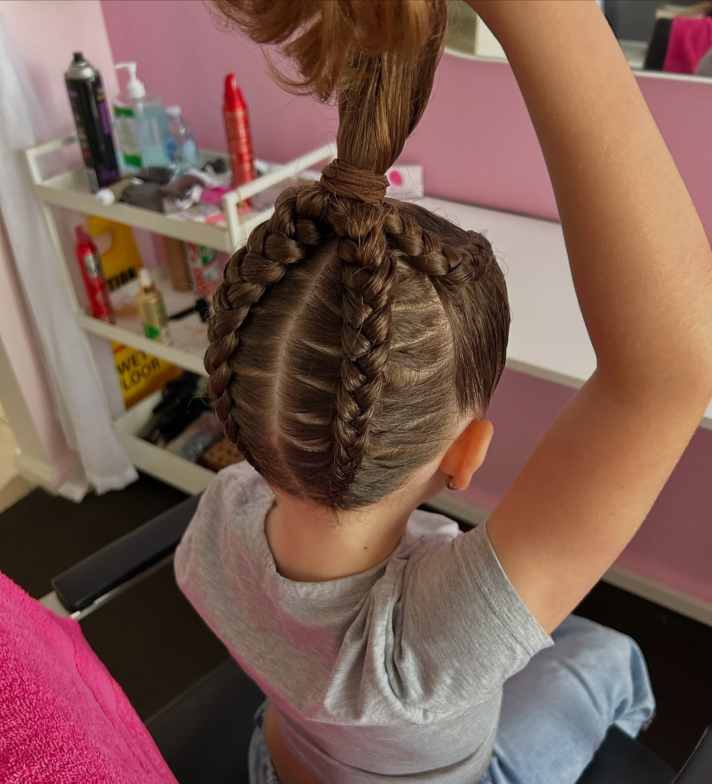 Love this style 🤎
🦋 The Alannah (Two Top, Two Underneath)
☁️ Gregory Hills, NSW
For more information visit www.madsbeautybar.com
#dutchbraid #dutchbaids #sydneybraids #sydneydutchbraids #braid #braidideas #braidgang #braidstyle #kidsbraids #rave