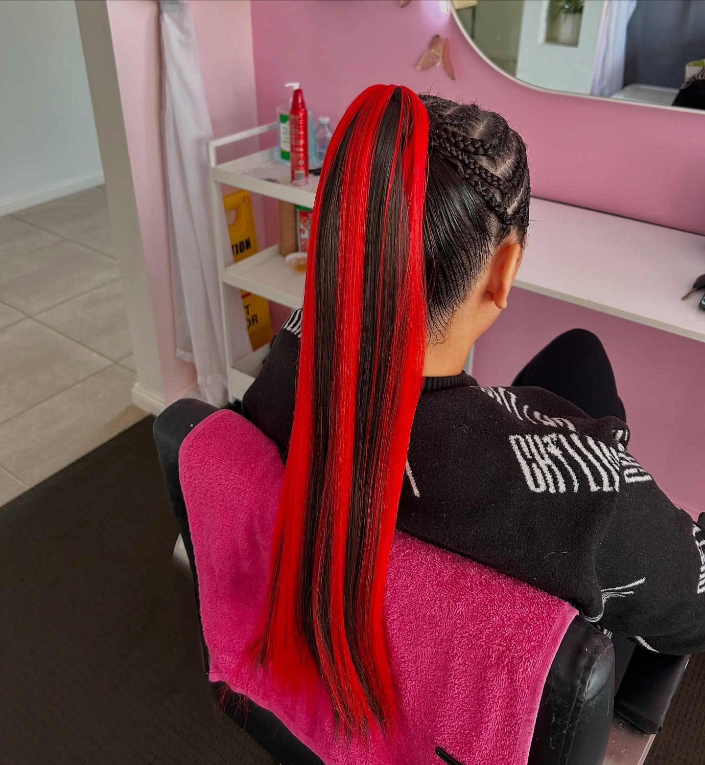 A separate appreciation post for the back 👏
🦋 Complex Custom Colour Braids
☁️ Gregory Hills, NSW
For more information visit www.madsbeautybar.com
#dutchbraid #dutchbaids #sydneybraids #sydneydutchbraids #braid #braidideas #braidgang #braidstyle