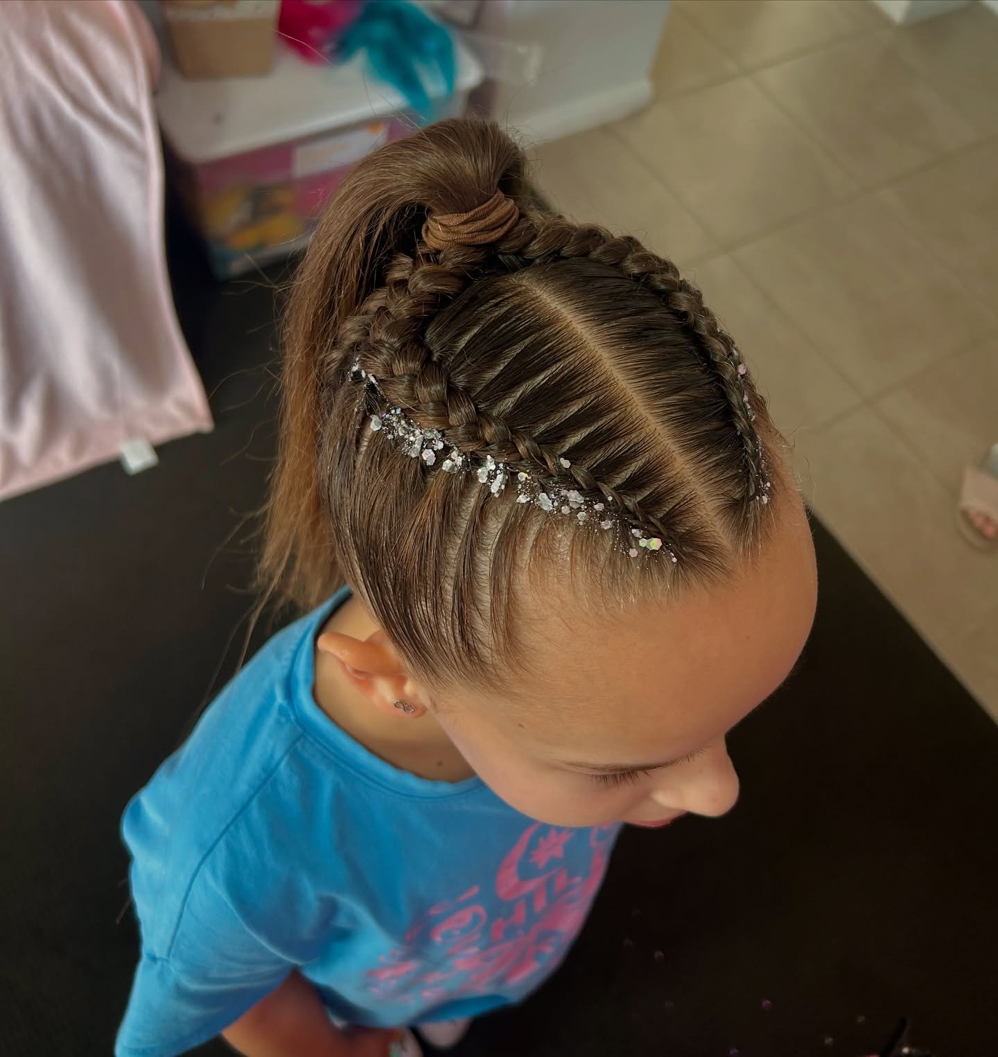Little pop of glitter ✨
🦋 “The Alannah” Two Top, Two Underneath w/ Glitter
☁️ Gregory Hills, NSW
For more information visit www.madsbeautybar.com
#dutchbraid #dutchbaids #sydneybraids #sydneydutchbraids #braid #braidideas #braidgang