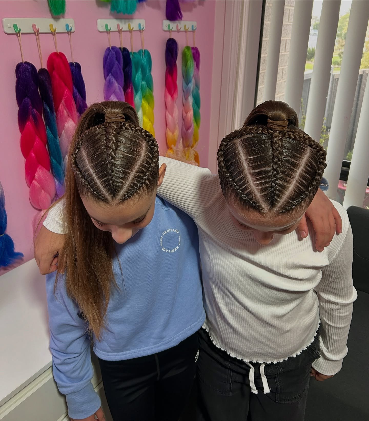 The cutest bestie braids 🥹
🌸 Three Dutch Into Pony
☁️ Gregory Hills, NSW
For more information visit www.madsbeautybar.com
#dutchbraid #sydneybraids #sydneydutchbraids #braid #braidideas #braidgang #braidstyle #kidsbraids #ravebraids #holidaybrai