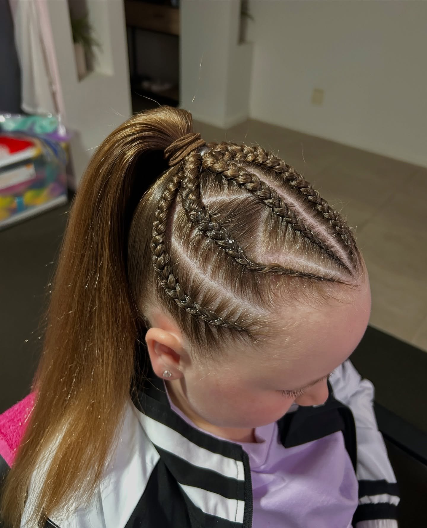 💎💎
🌸 Complex Custom Natural Braids
☁️ Gregory Hills, NSW
For more information visit www.madsbeautybar.com
#dutchbraid #sydneybraids #sydneydutchbraids #braid #braidideas #braidgang #braidstyle #kidsbraids #ravebraids #holidaybraids #colouredbr