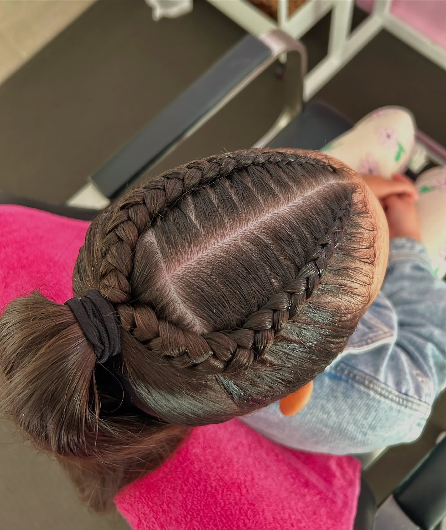 DANCE WEEKEND 🩷
🌸 Two Dutch Into Pony
☁️ Gregory Hills, NSW
For more information visit www.madsbeautybar.com
#dutchbraid #sydneybraids #sydneydutchbraids #braid #braidideas #braidgang #braidstyle #kidsbraids #ravebraids #holidaybraids #colouredb