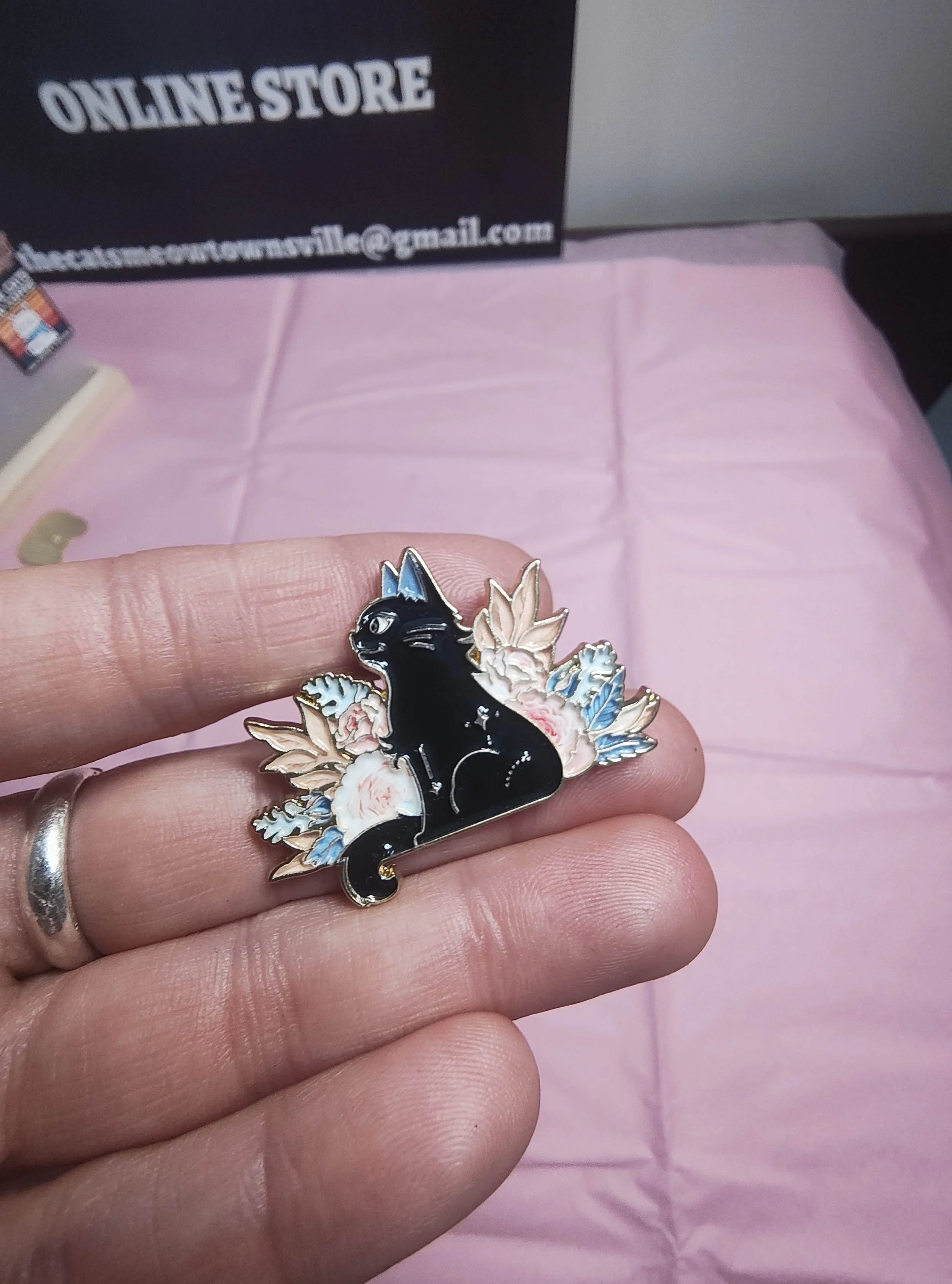 Regal Kitty Pin
