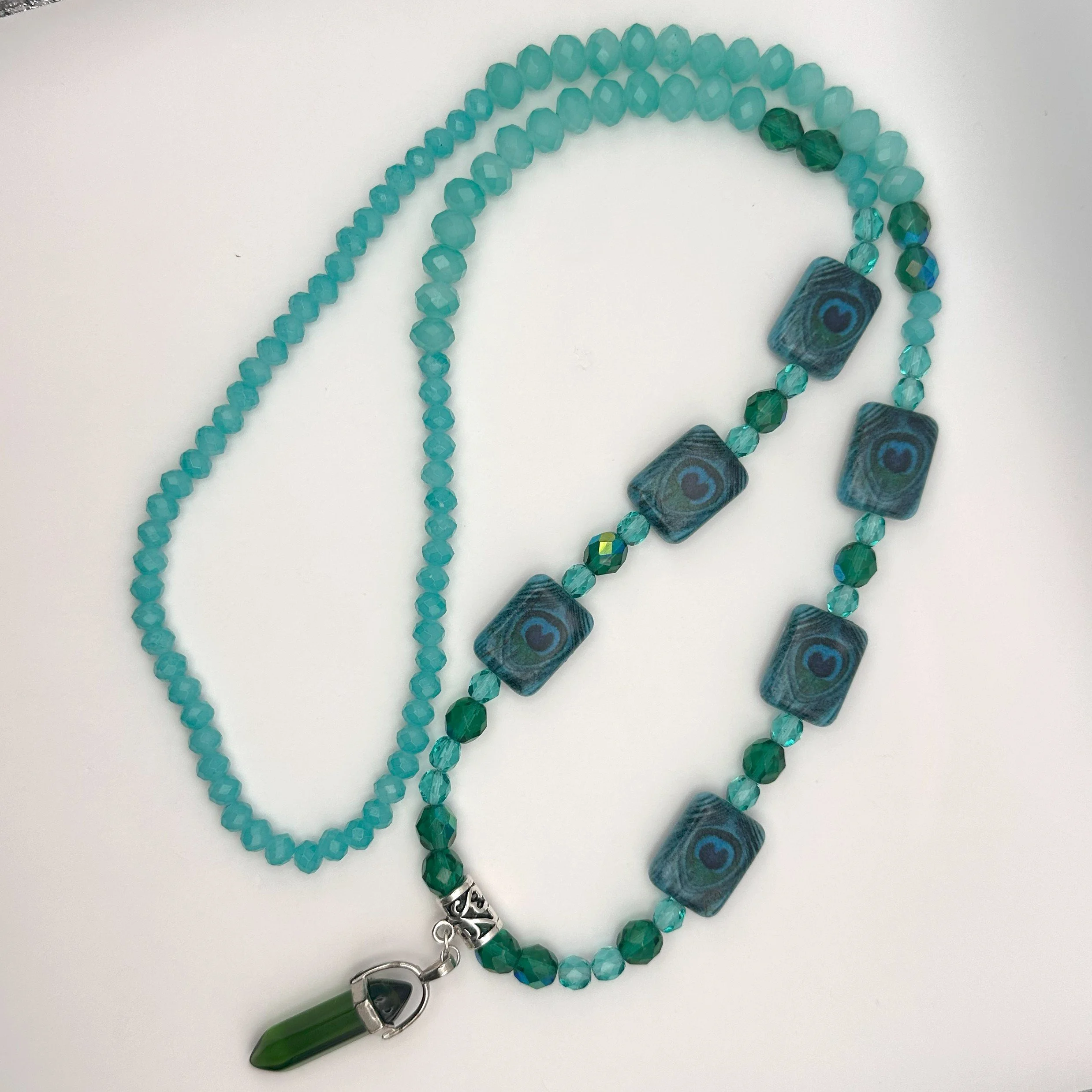 Necklace made with elastic stretch thick