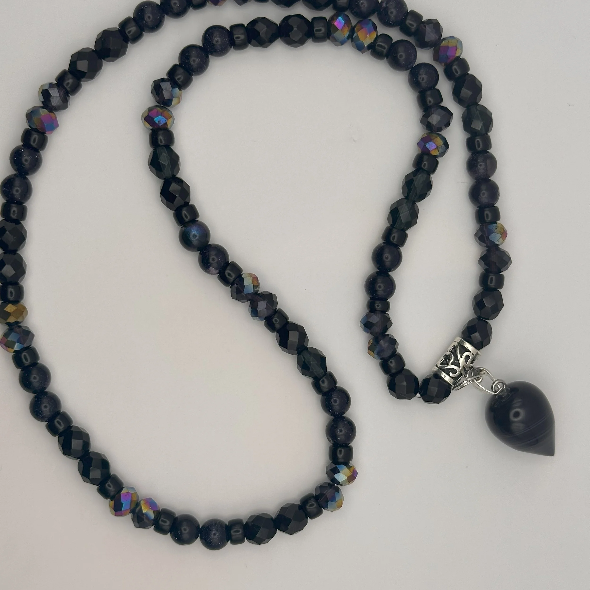Necklace made with elastic stretch thick