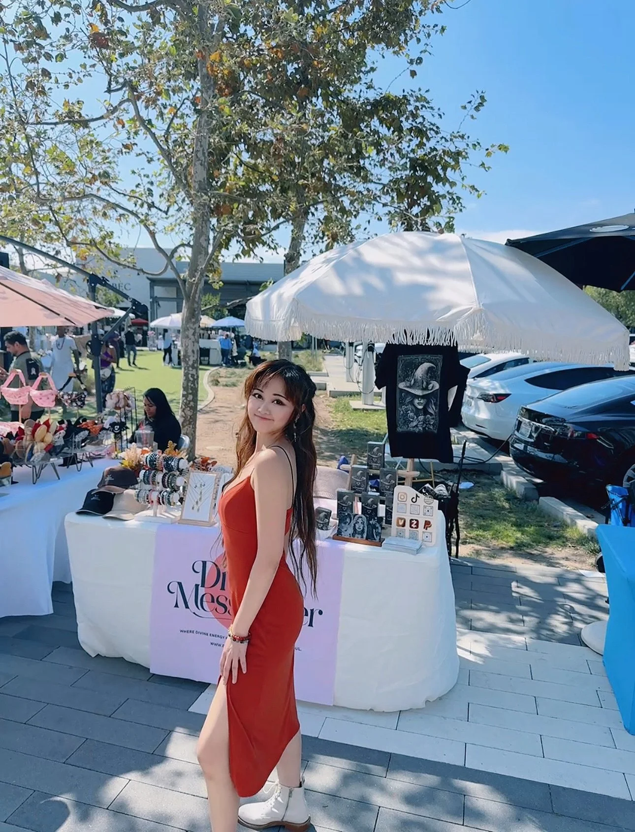 Another beautiful pop-up day, this time with The 714 Market ✨The energy was so alive, filled with music, sunshine, and the sweetest connections. I connected with some beautiful souls who also do tarot readings, and our conversations were pure magic. 