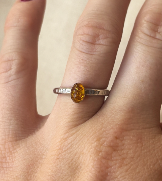 amber+thin+band+on+hand.png