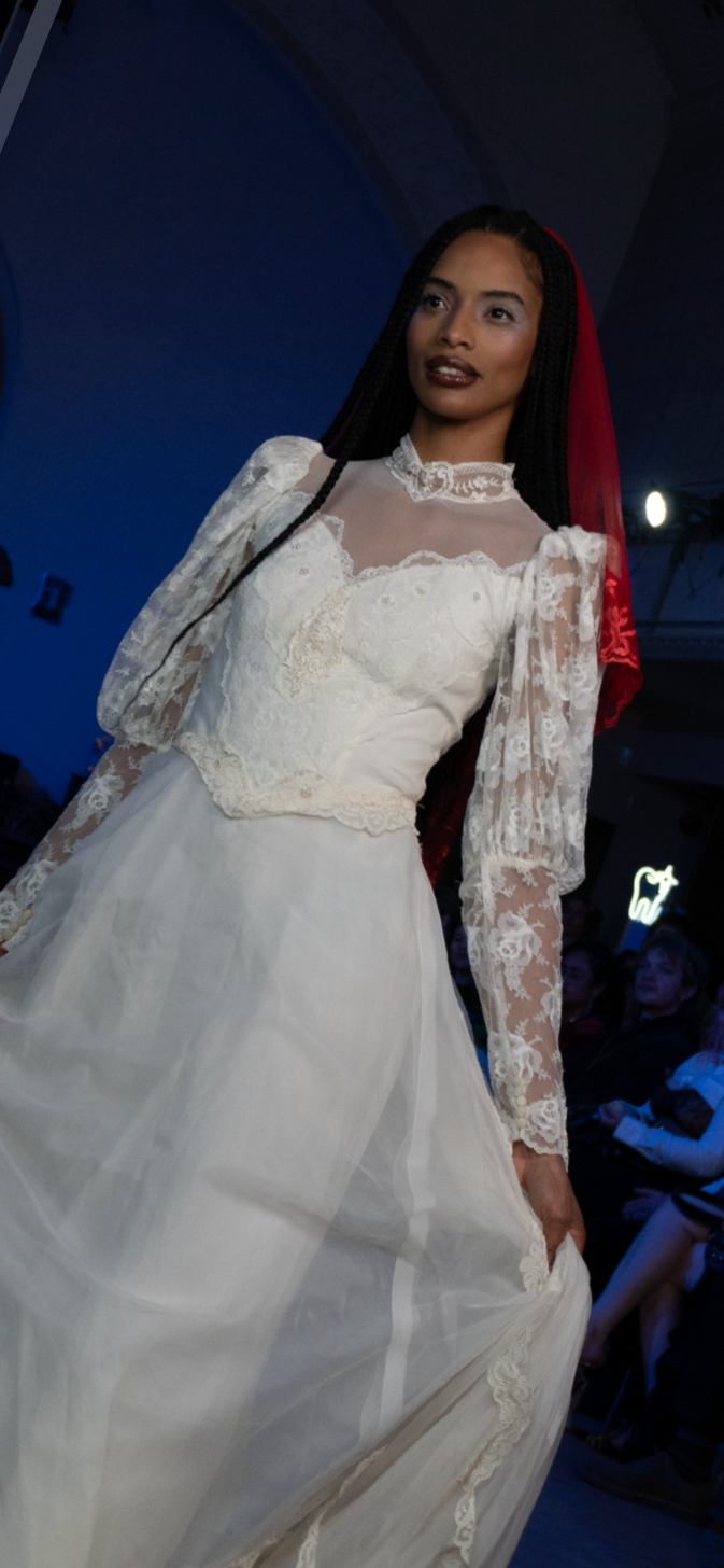 Ariana, Live from the Runway: Lace, Longing, a Cadence to the Theater of Desire