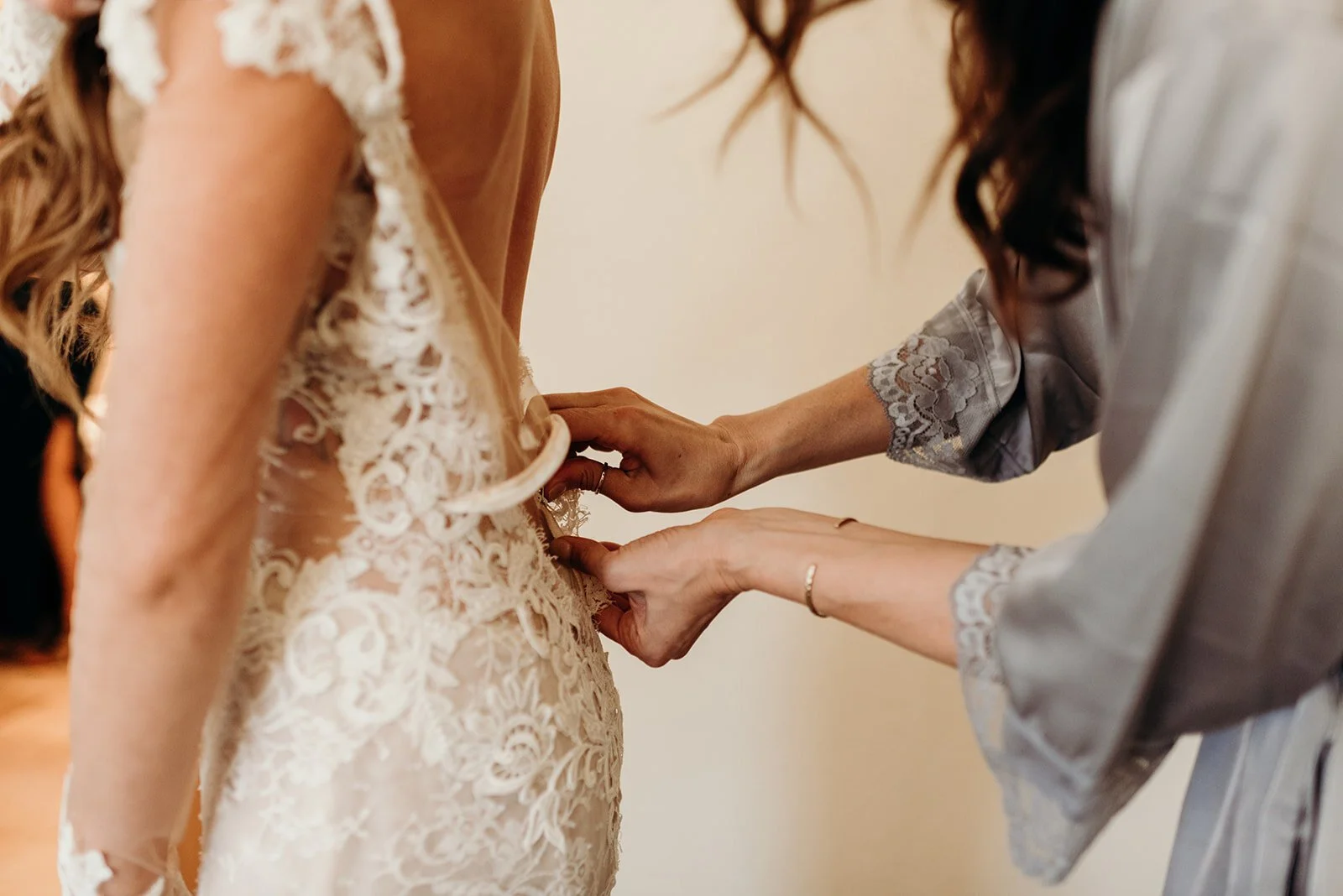 intimate twin lakes wedding, independence pass wedding, airbnb wedding, airbnb elopement, twin lakes elopement, aspen wedding photographer, wolf den elopement, colorado wedding photographer, colorado elopement, colorado destination wedding, adventu