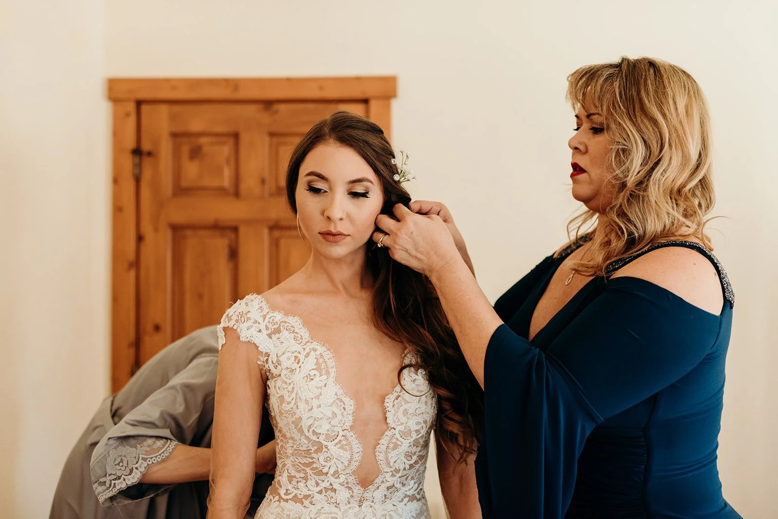 intimate twin lakes wedding, independence pass wedding, airbnb wedding, airbnb elopement, twin lakes elopement, aspen wedding photographer, wolf den elopement, colorado wedding photographer, colorado elopement, colorado destination wedding, adventu