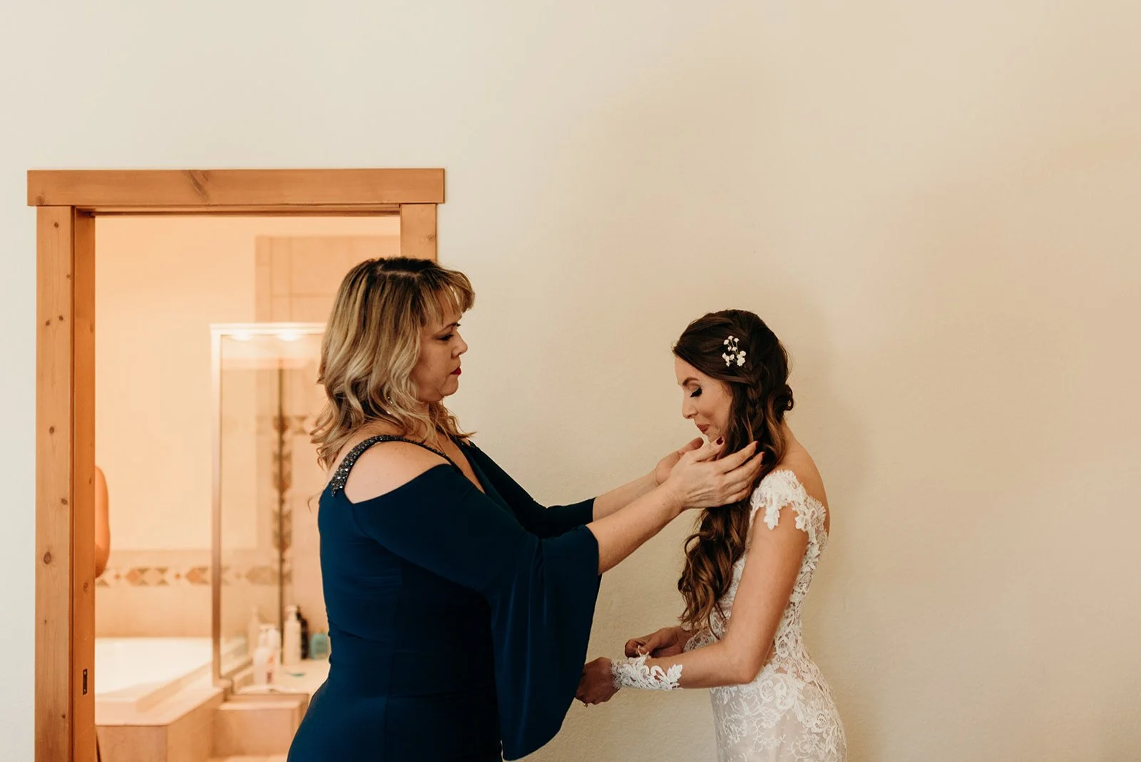 intimate twin lakes wedding, independence pass wedding, airbnb wedding, airbnb elopement, twin lakes elopement, aspen wedding photographer, wolf den elopement, colorado wedding photographer, colorado elopement, colorado destination wedding, adventu