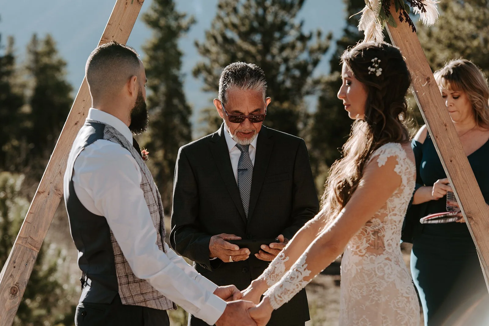 intimate twin lakes wedding, independence pass wedding, airbnb wedding, airbnb elopement, twin lakes elopement, aspen wedding photographer, wolf den elopement, colorado wedding photographer, colorado elopement, colorado destination wedding, adventu