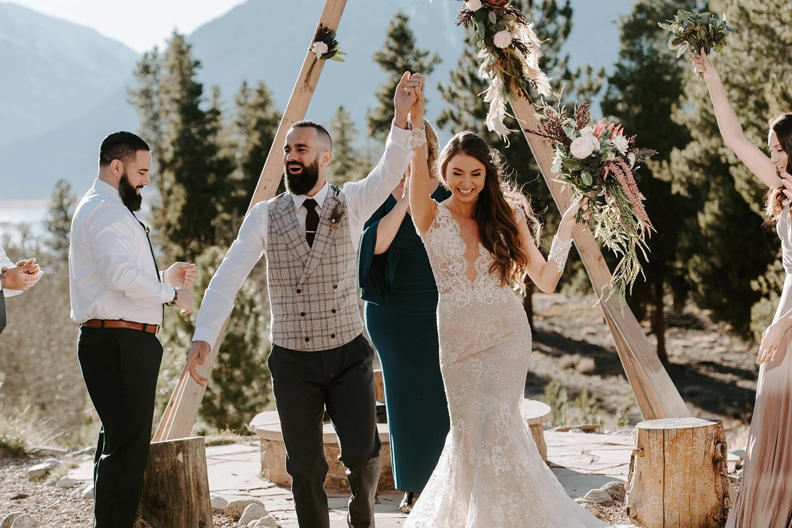 intimate twin lakes wedding, independence pass wedding, airbnb wedding, airbnb elopement, twin lakes elopement, aspen wedding photographer, wolf den elopement, colorado wedding photographer, colorado elopement, colorado destination wedding, adventu