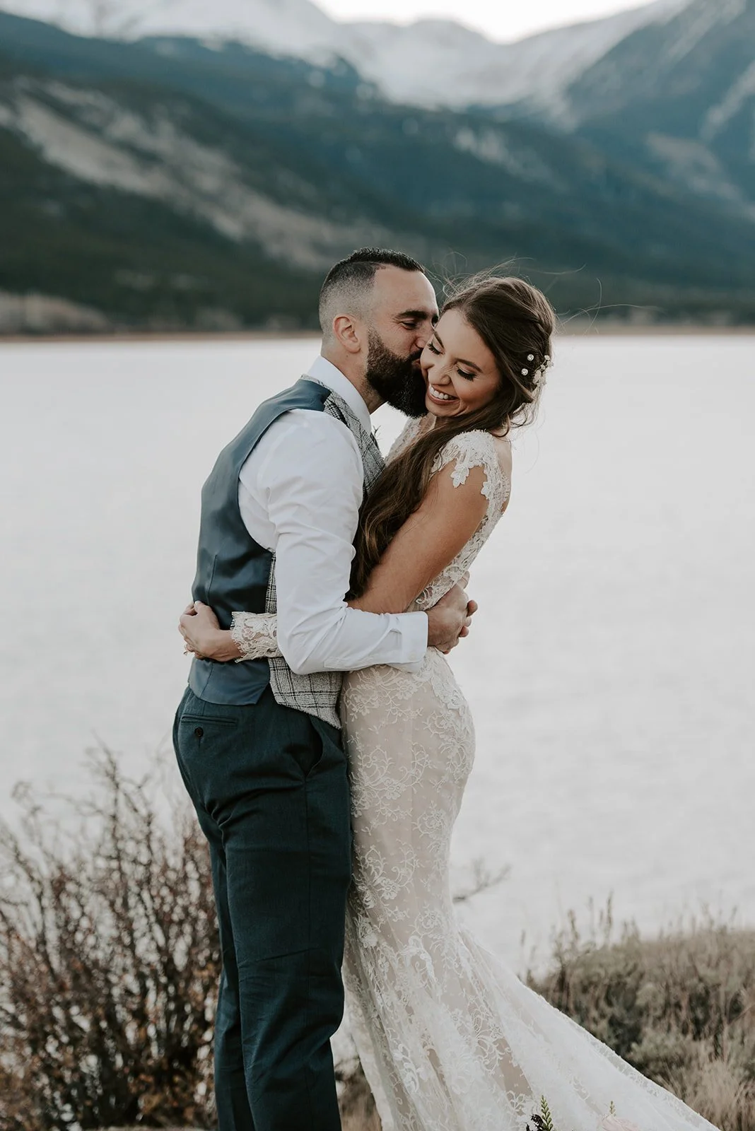 intimate twin lakes wedding, independence pass wedding, airbnb wedding, airbnb elopement, twin lakes elopement, aspen wedding photographer, wolf den elopement, colorado wedding photographer, colorado elopement, colorado destination wedding, adventu
