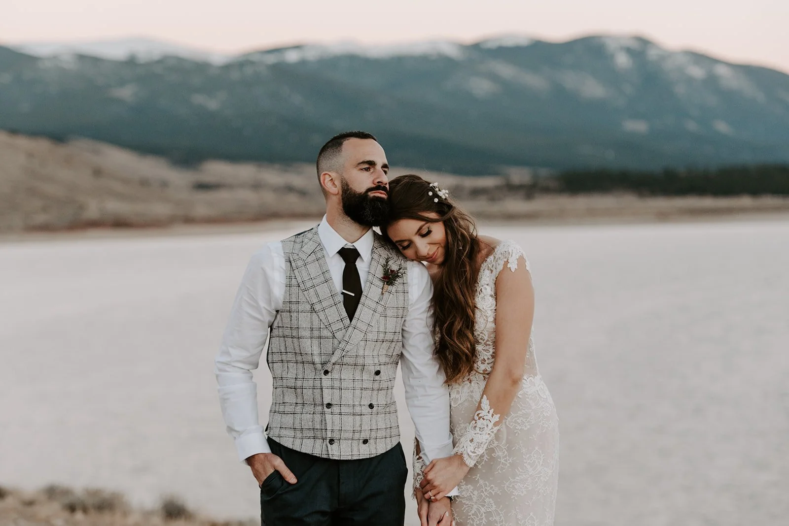 intimate twin lakes wedding, independence pass wedding, airbnb wedding, airbnb elopement, twin lakes elopement, aspen wedding photographer, wolf den elopement, colorado wedding photographer, colorado elopement, colorado destination wedding, adventu
