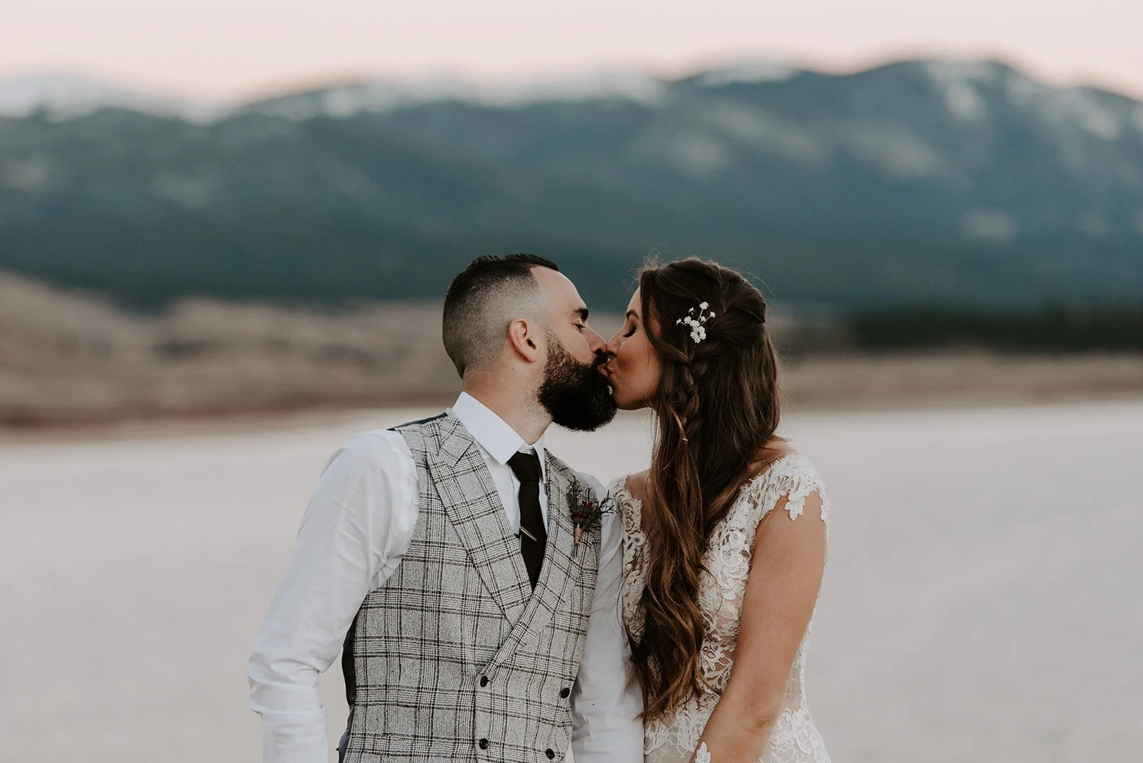 intimate twin lakes wedding, independence pass wedding, airbnb wedding, airbnb elopement, twin lakes elopement, aspen wedding photographer, wolf den elopement, colorado wedding photographer, colorado elopement, colorado destination wedding, adventu