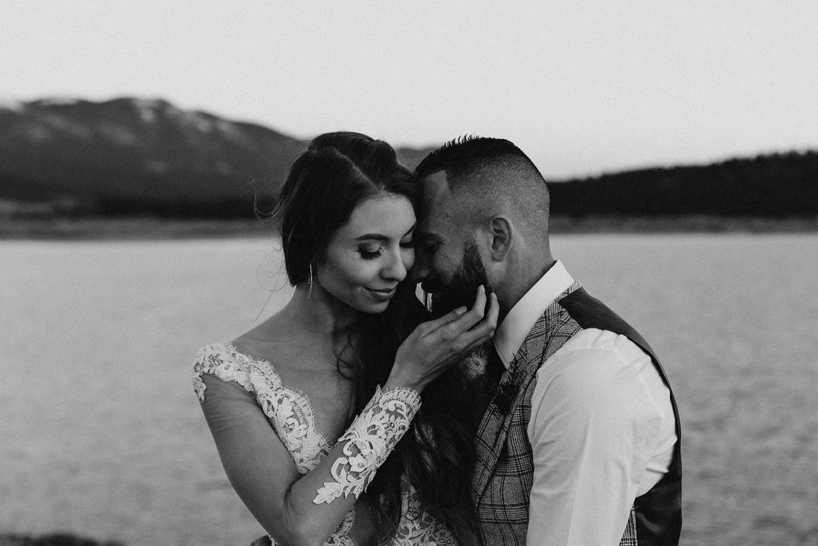 intimate twin lakes wedding, independence pass wedding, airbnb wedding, airbnb elopement, twin lakes elopement, aspen wedding photographer, wolf den elopement, colorado wedding photographer, colorado elopement, colorado destination wedding, adventu