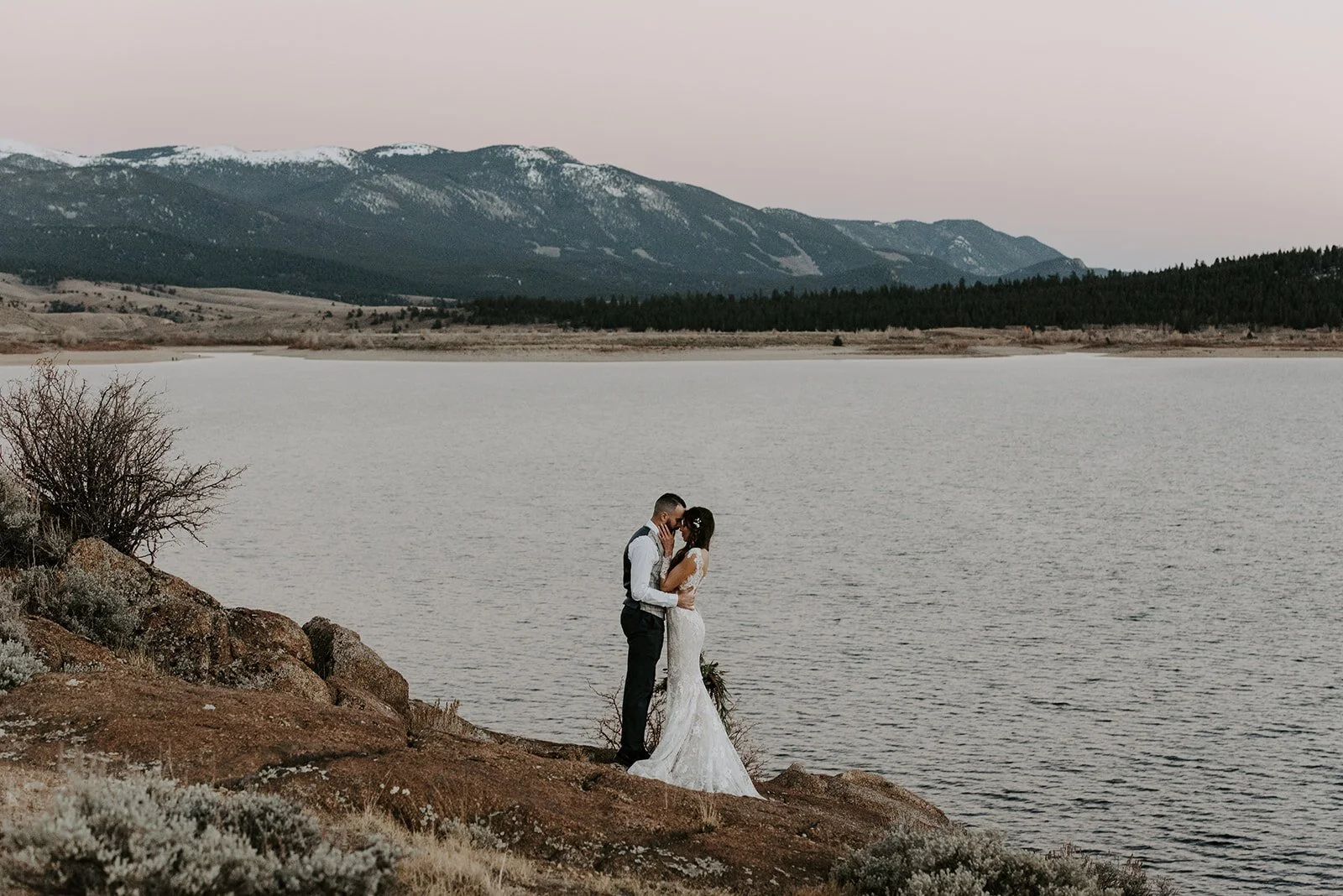 intimate twin lakes wedding, independence pass wedding, airbnb wedding, airbnb elopement, twin lakes elopement, aspen wedding photographer, wolf den elopement, colorado wedding photographer, colorado elopement, colorado destination wedding, adventu