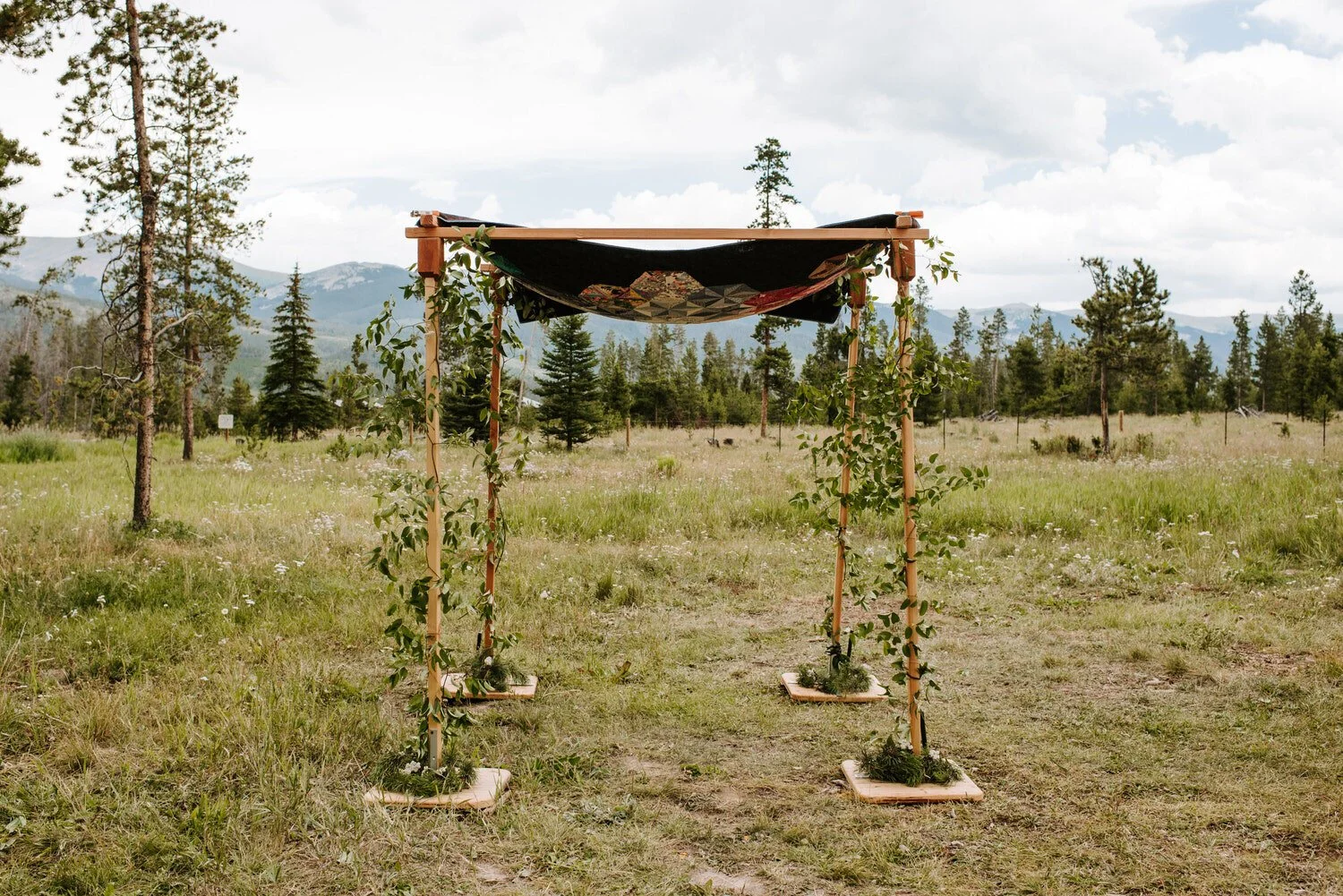 wild horse inn, wild horse inn wedding, fraser colorado, fraser colorado wedding, Fraser Colorado Wedding Photographer, winter park colorado wedding, fraser colorado wedding venues, colorado bed and breakfast wedding, grand county wedding, tabernash