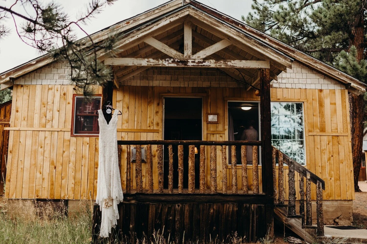 Mountain View Ranch, Mountain View Ranch Wedding, Colorado Wedding Photographer, Pine Colorado Wedding, Pine Wedding Photographer, Mountain Wedding Photographer, Colorado Mountain Wedding, Colorado Wedding Venue, Colorado destination wedding, rainy