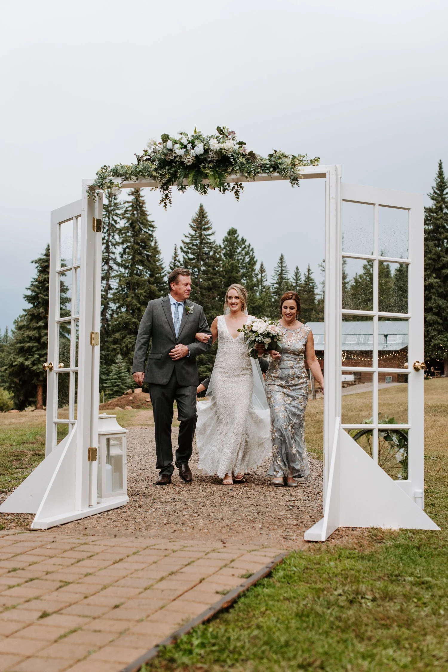 Mountain View Ranch, Mountain View Ranch Wedding, Colorado Wedding Photographer, Pine Colorado Wedding, Pine Wedding Photographer, Mountain Wedding Photographer, Colorado Mountain Wedding, Colorado Wedding Venue, Colorado destination wedding, rainy