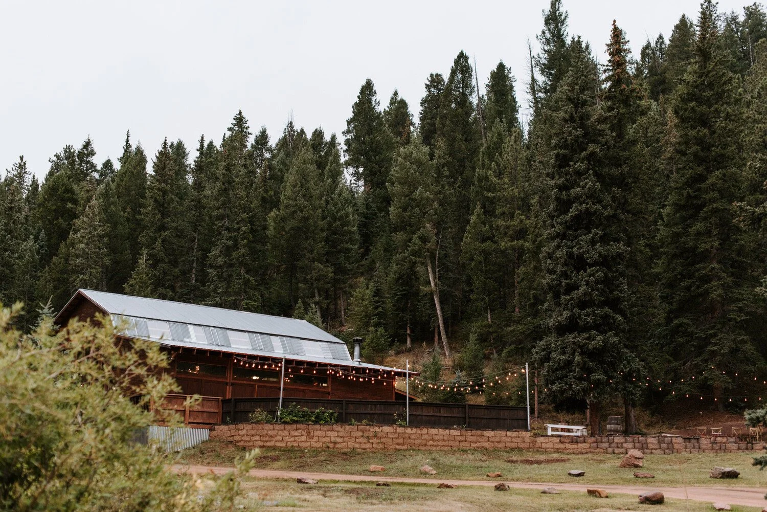 Mountain View Ranch, Mountain View Ranch Wedding, Colorado Wedding Photographer, Pine Colorado Wedding, Pine Wedding Photographer, Mountain Wedding Photographer, Colorado Mountain Wedding, Colorado Wedding Venue, Colorado destination wedding, rainy