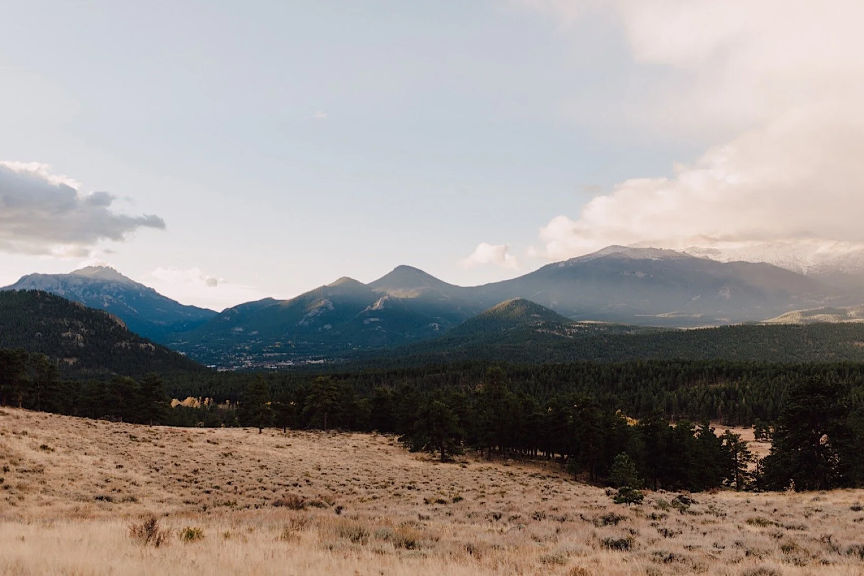  rmnp engagement session, colorado engagement photos, Hiking Engagement Session, colorado elopement, colorado elopement photographer, places to elope colorado, 3M curve Photographer, colorado Wedding, rmnp Engagement, Adventure Engagement Session, ro