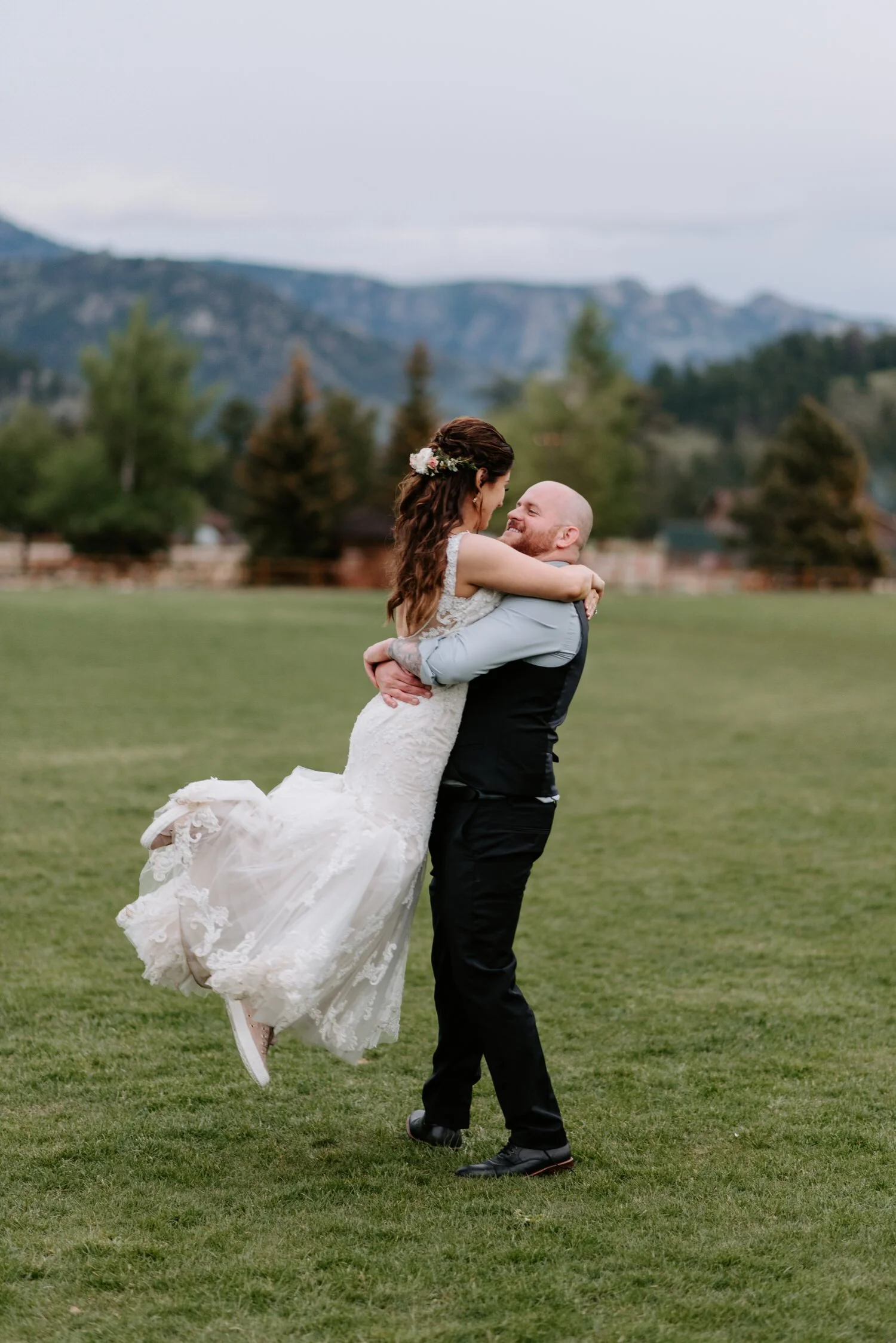 YMCA of the rockies, Overlook Chapel Estes Park, Overlook Chapel Wedding, YMCA of the Rockies Wedding, Colorado wedding Photographer, Colorado Elopement Ideas, Colorado Mountain Wedding, Estes Park Wedding Photographer, RMNP Elopement, colorado moun