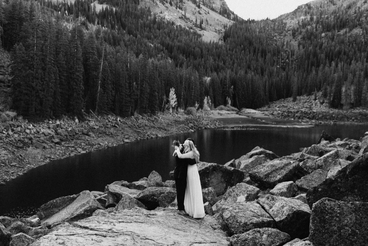 Colorado Elopement Photographer, Colorado Elopement Ideas, Colorado Mountain Elopement, Aspen Elopement Photographer, Maroon Bells Elopement, Independence Pass Elopement, Denver Elopement Photographer, Boulder Elopement Photographer, Adventure Elope