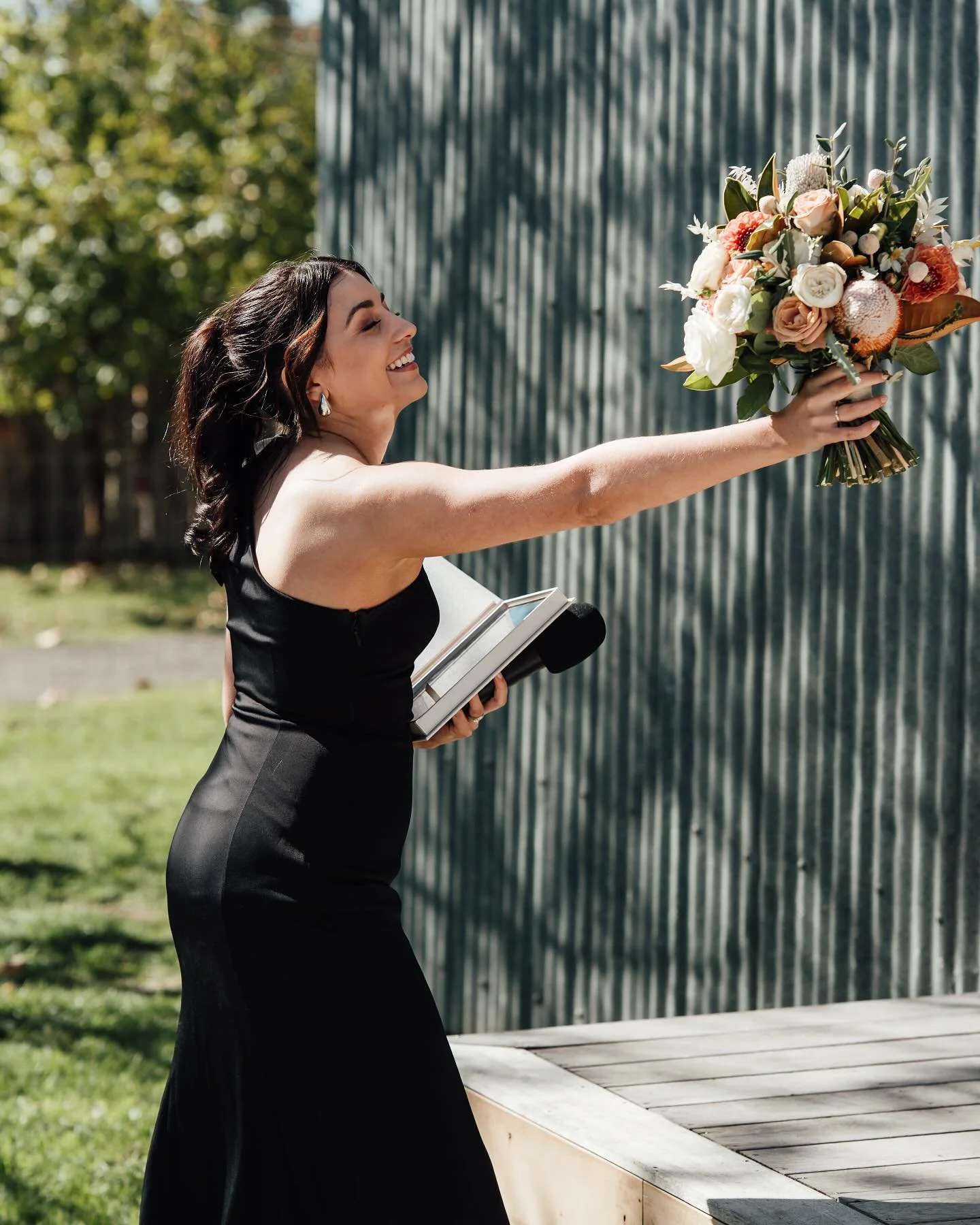 No bridesmaid? No problem!

I&rsquo;ll be there to hand you your bouquet before you head down the aisle as husband and wife 💫

📸 @m.lean.photos 
📍 @bigfellacherriestheshed 
🌷 @flowersofyarraglen
