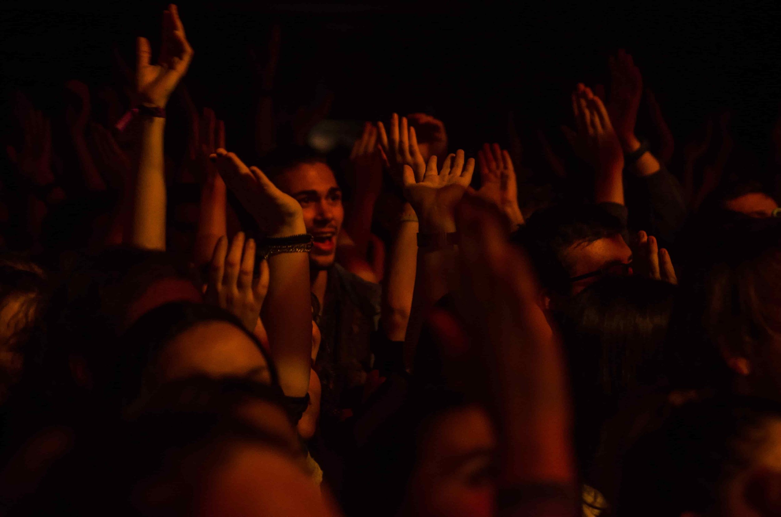 festival crowd by Laura Palacio