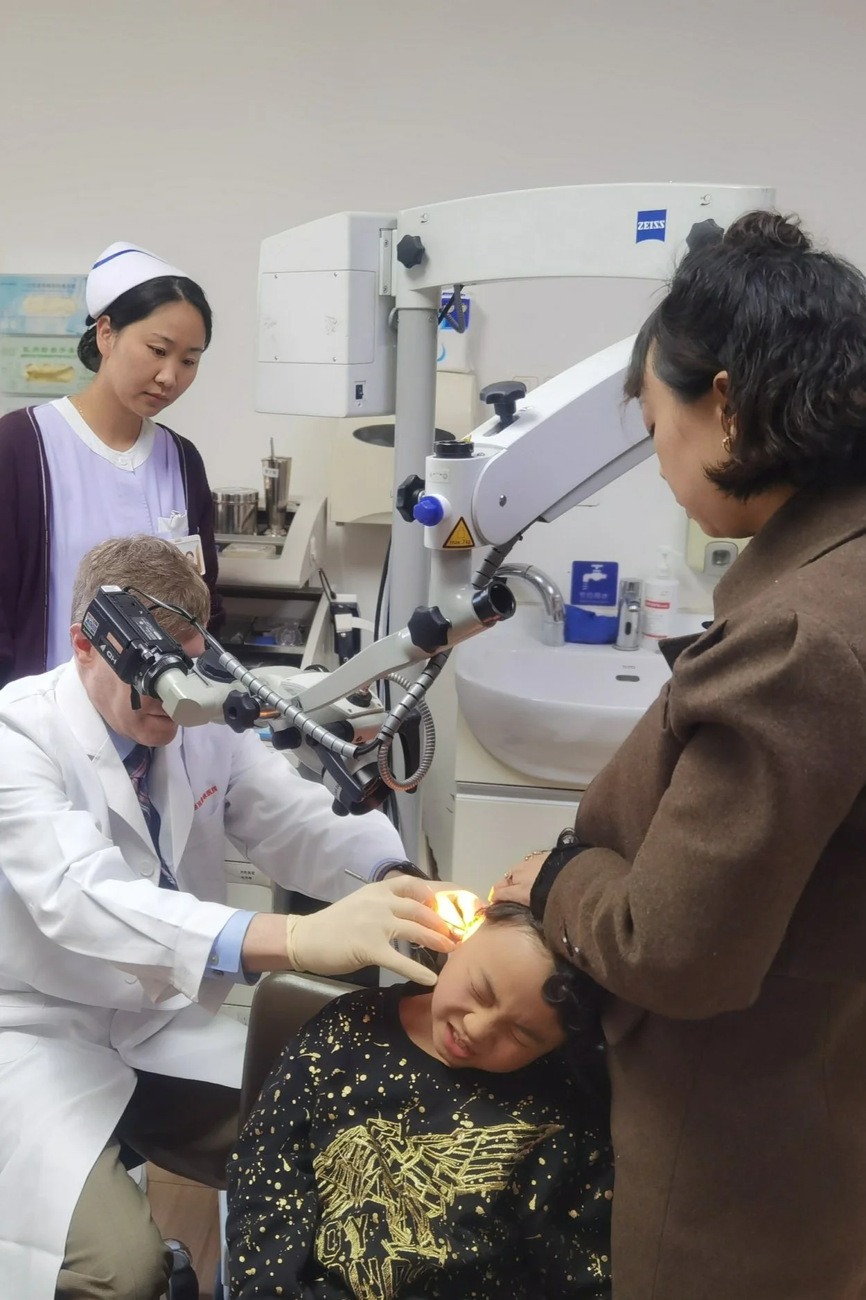 After the surgery, the patients need to see a otologist every certain time for ear cleaning to keep the ear canal dry and clean.