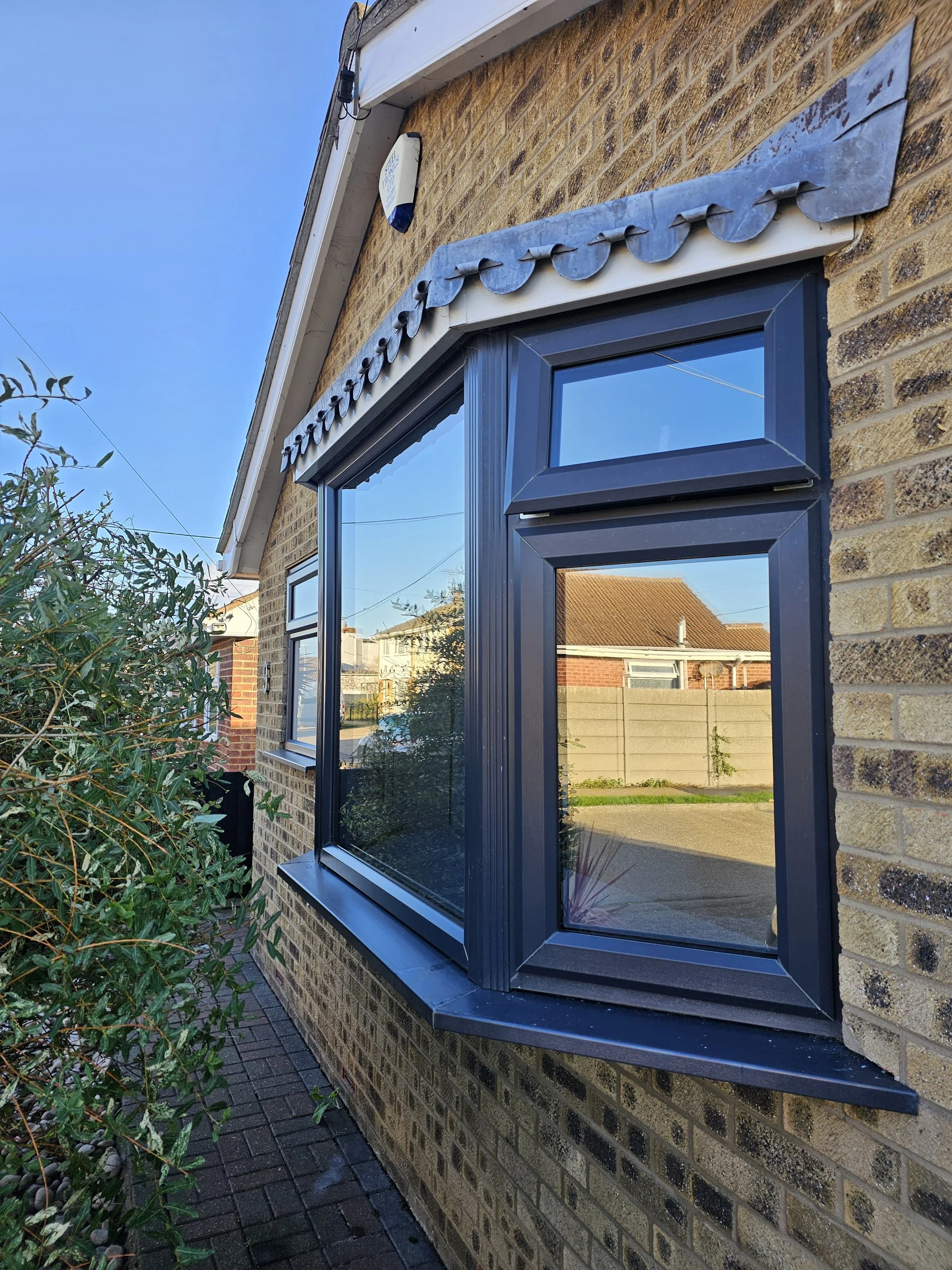 This front bay window was another 35% reflective install for gentle privacy effect whist maintaining a light room.