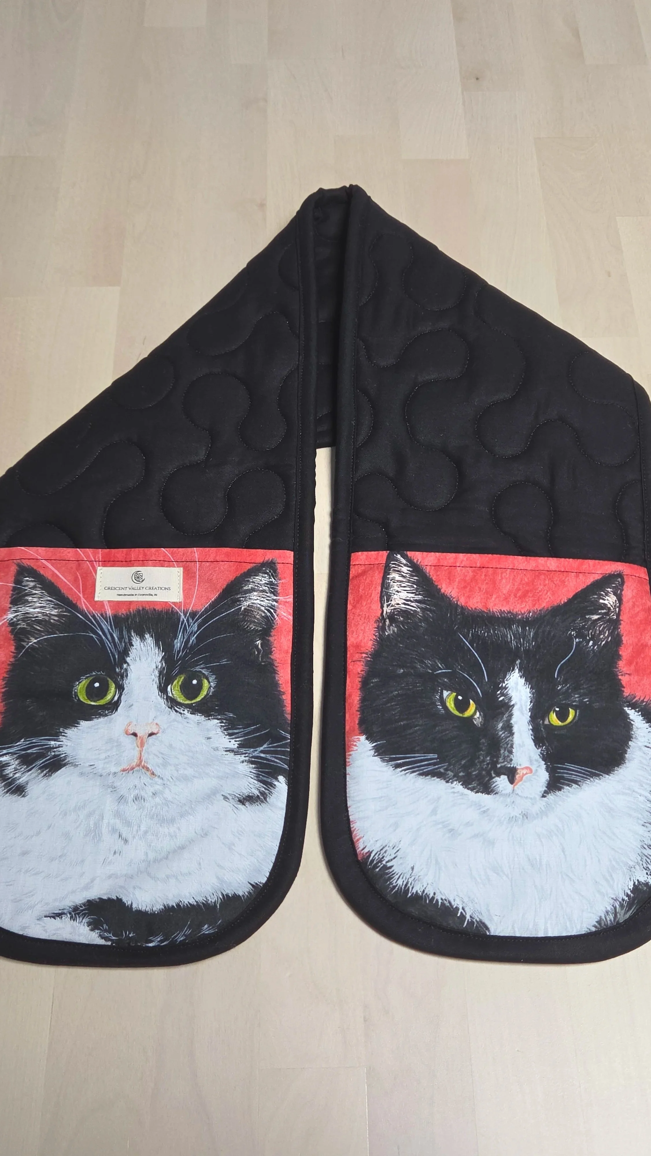 Cats+on+Red+Pockets.jpg