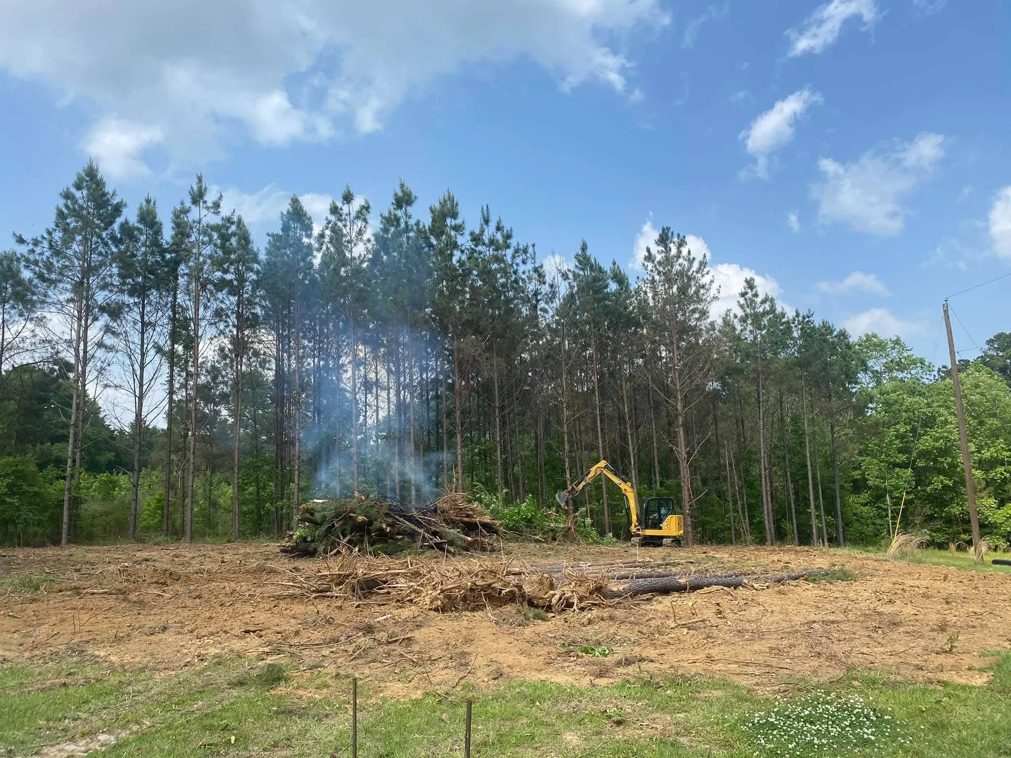 Site work contractor Mississippi performing grading