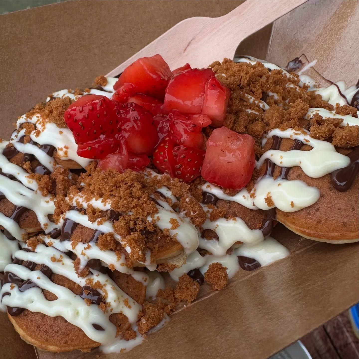Our mini white chocolate and lotus crumb pancakes 🥞

#surreyevents #pancakes #pancakecart #birthdayparty #surreywedding