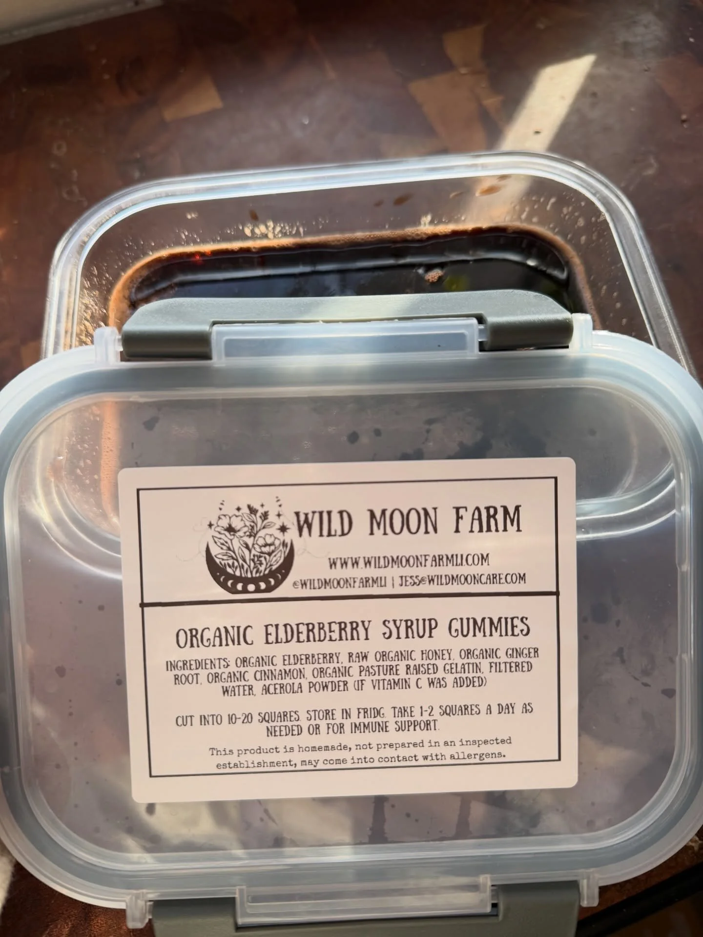 All gummies and marshmallows come in a glass container so they are not touching anything toxic and you can easily store them in the fridge and cut them to the size you prefer! Always available on the farm stand menu in bio or here: https://forms.gle/